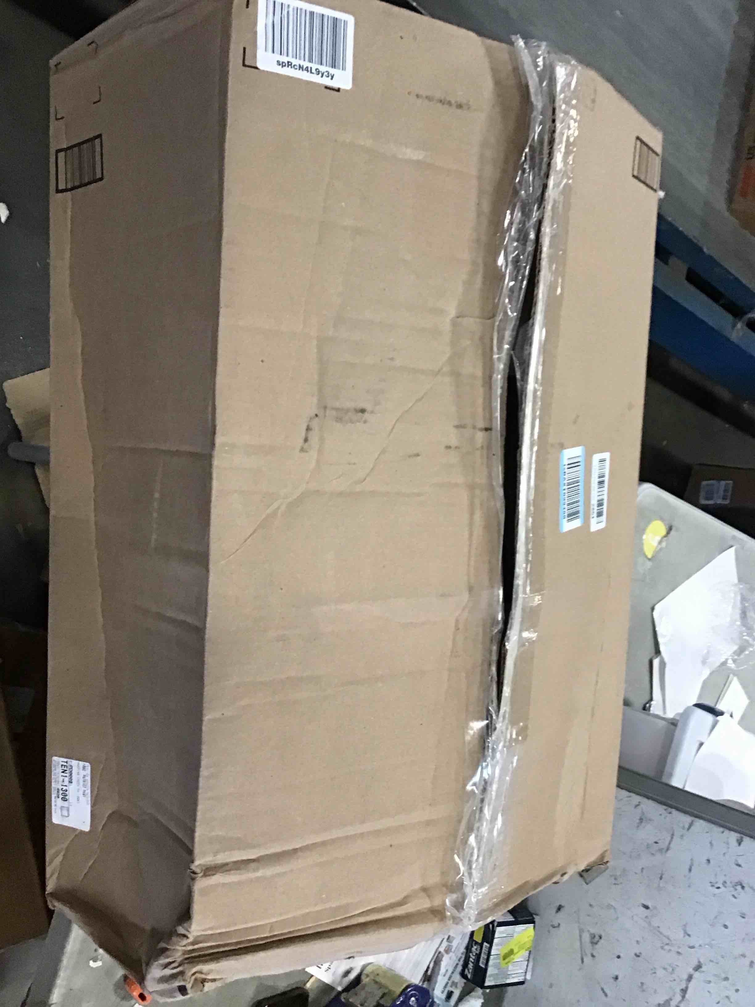 https://s3.amazonaws.com/lotting-images-prod/bidfta/PNK2118857_1740512423778.jpeg