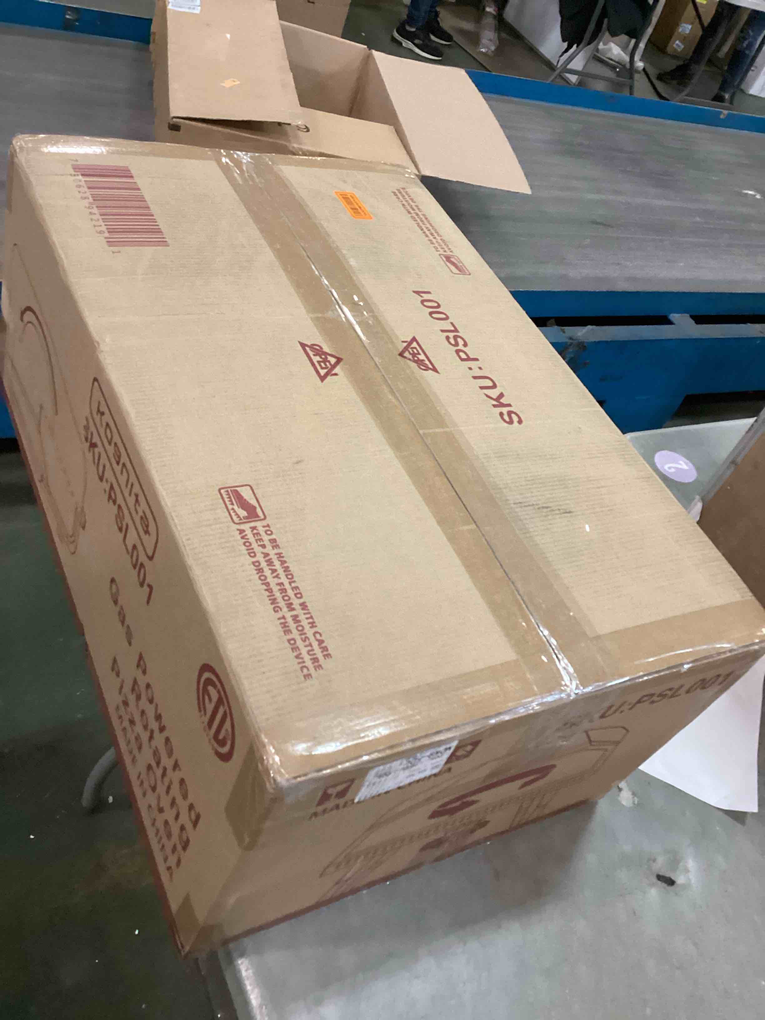 https://s3.amazonaws.com/lotting-images-prod/bidfta/PNK2119594_1739460605659.jpeg