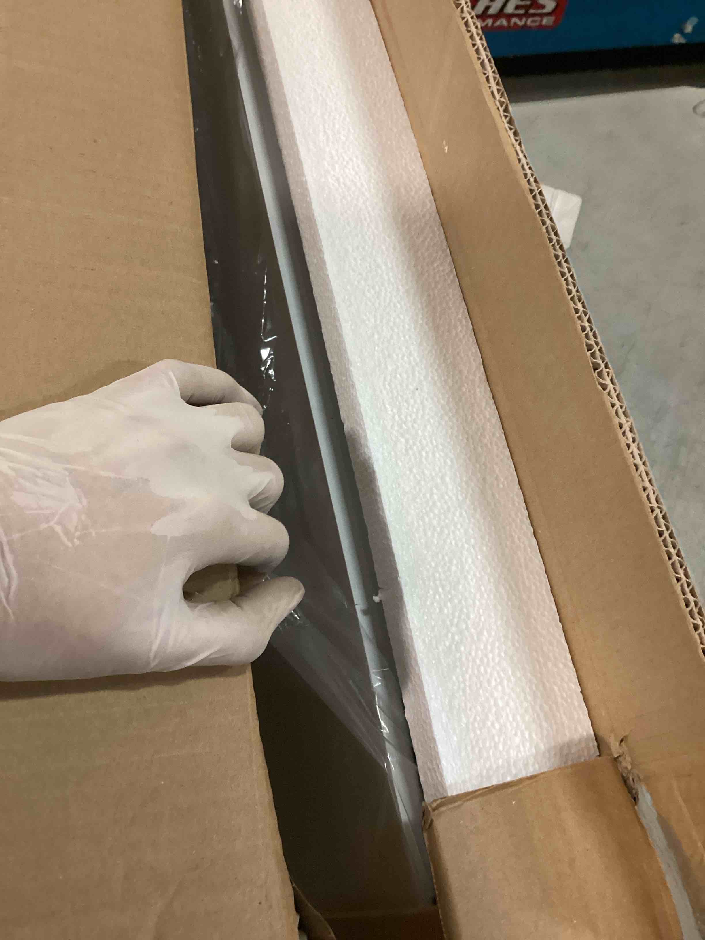 https://s3.amazonaws.com/lotting-images-prod/bidfta/PNK2119650_1739467790102.jpeg