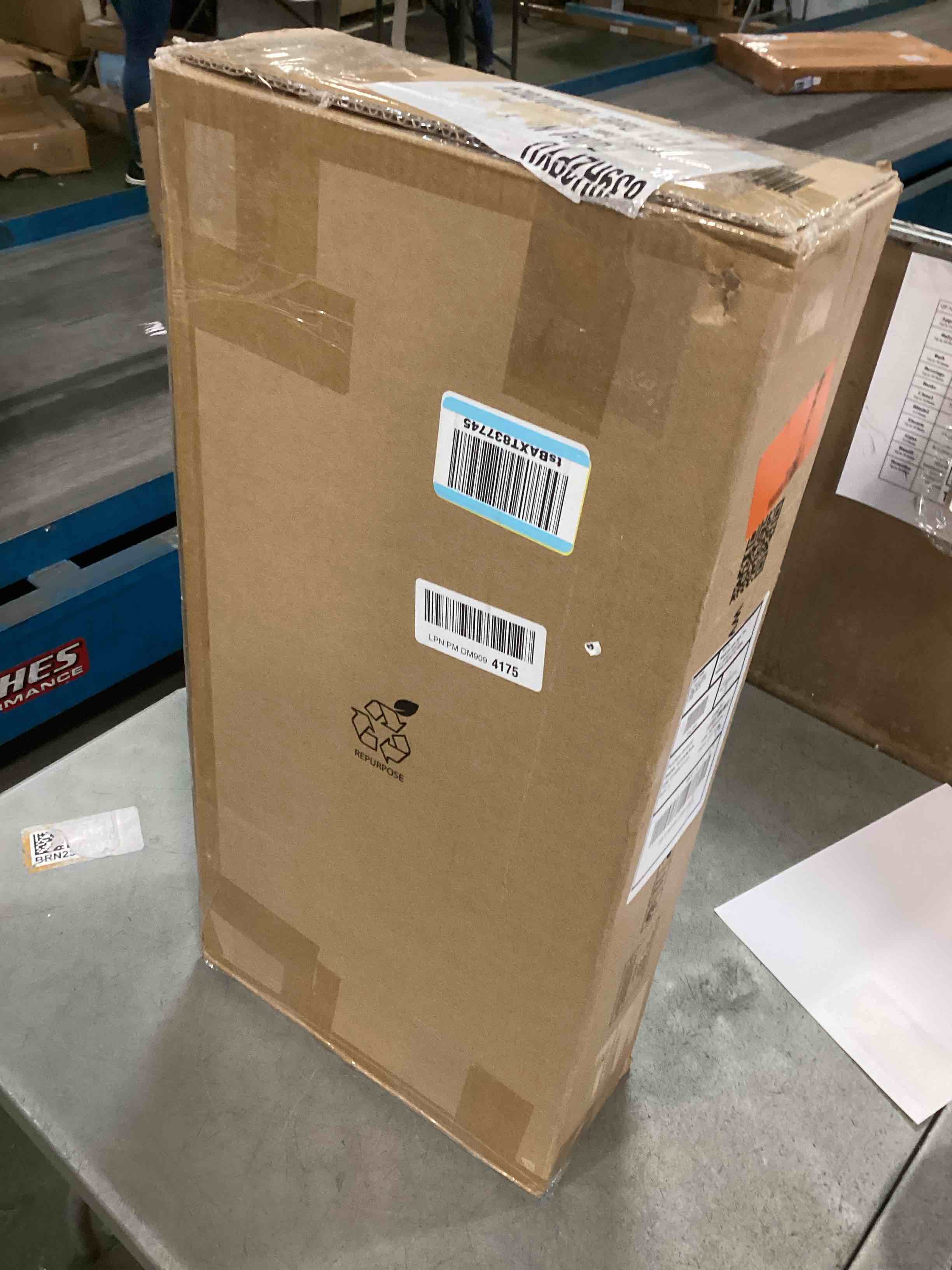 https://s3.amazonaws.com/lotting-images-prod/bidfta/PNK2119657_1739470621014.jpeg