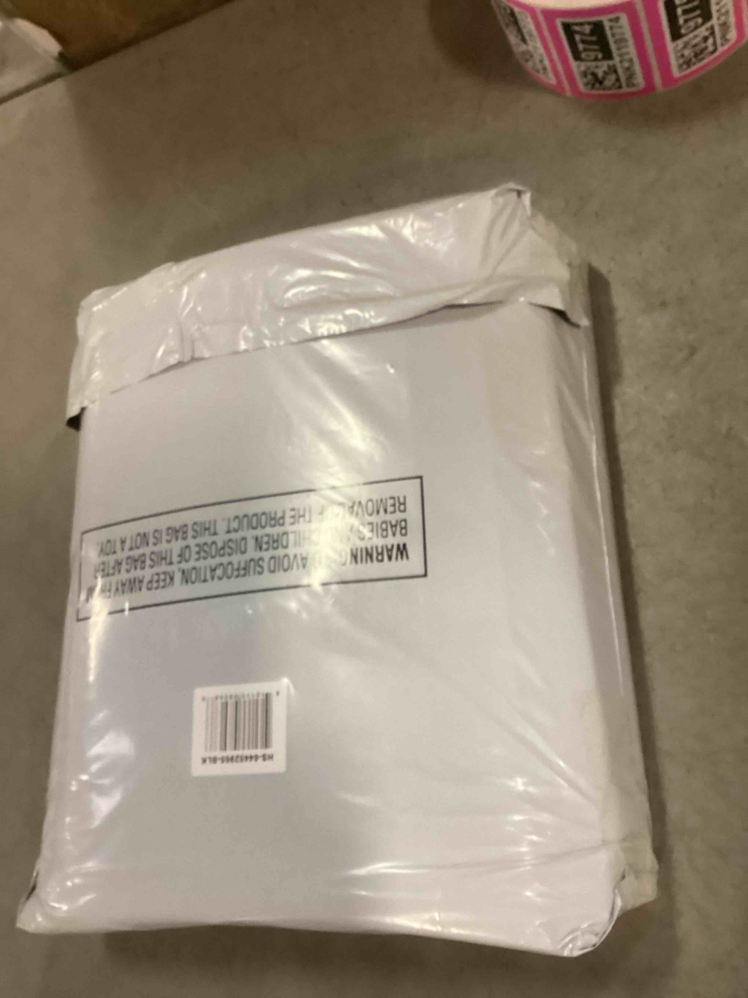 https://s3.amazonaws.com/lotting-images-prod/bidfta/PNK2119765_1739479722243.jpeg