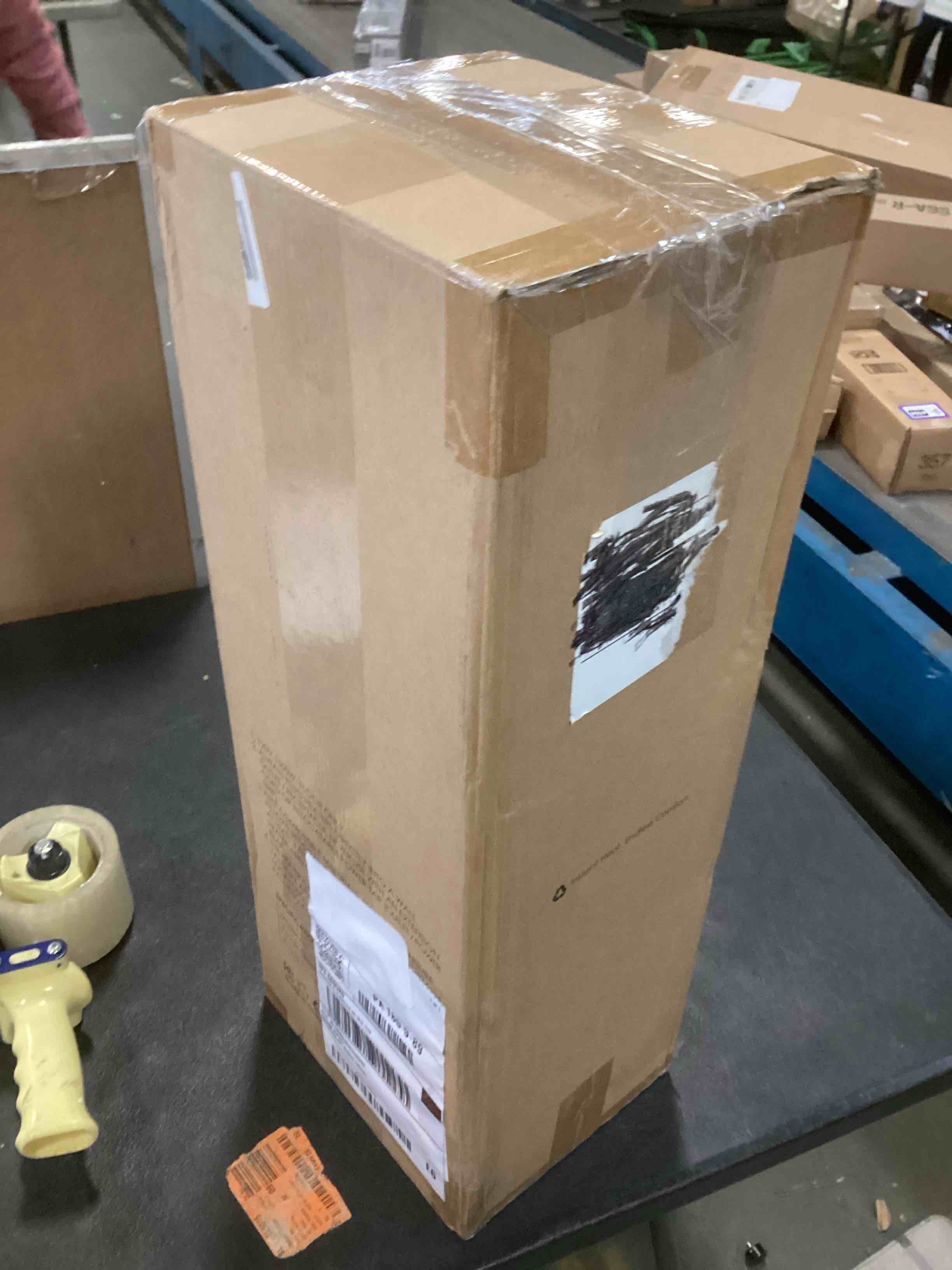 https://s3.amazonaws.com/lotting-images-prod/bidfta/PNK2120976_1740080631950.jpeg