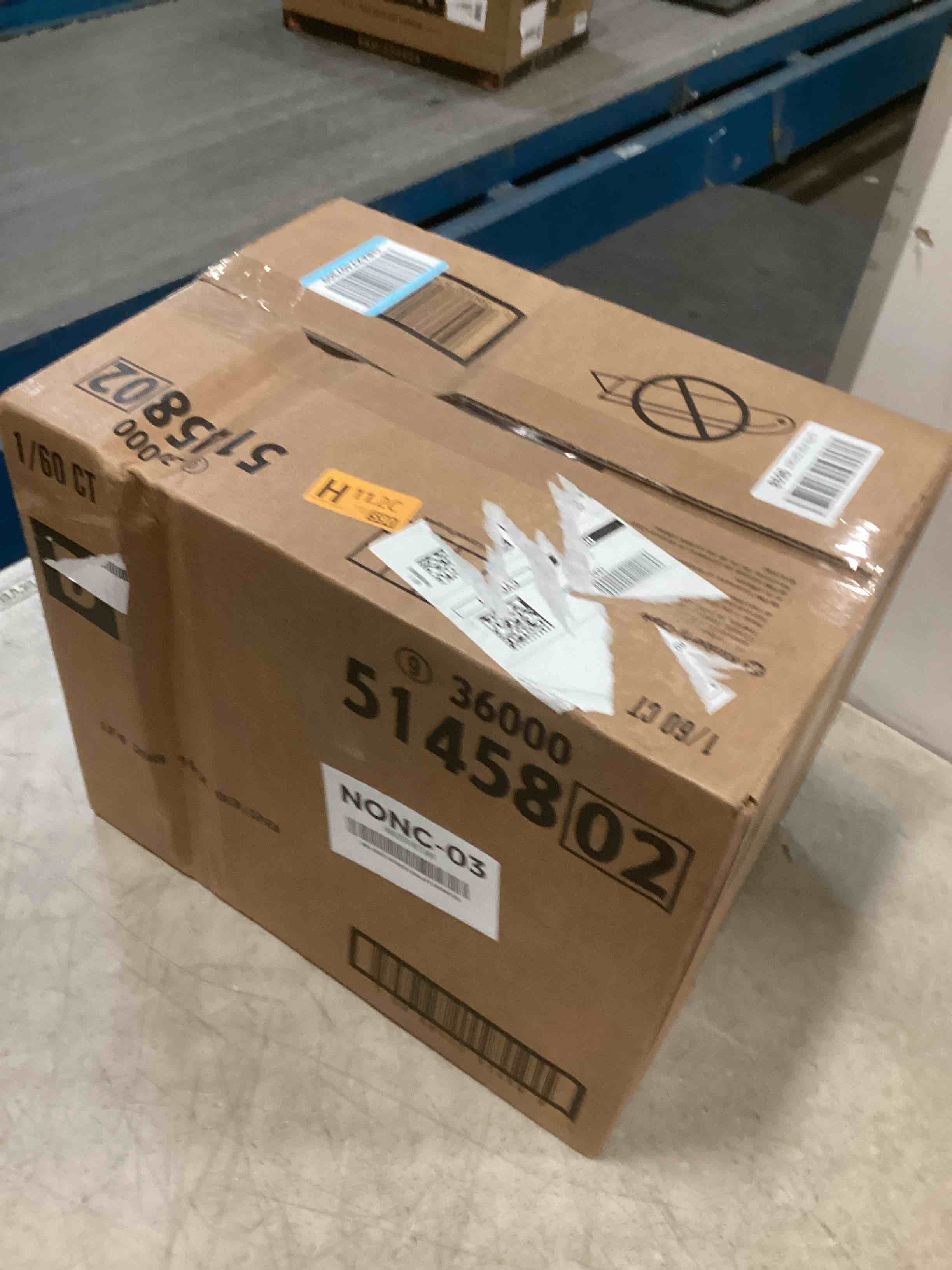 https://s3.amazonaws.com/lotting-images-prod/bidfta/PNK2121026_1740143554413.jpeg