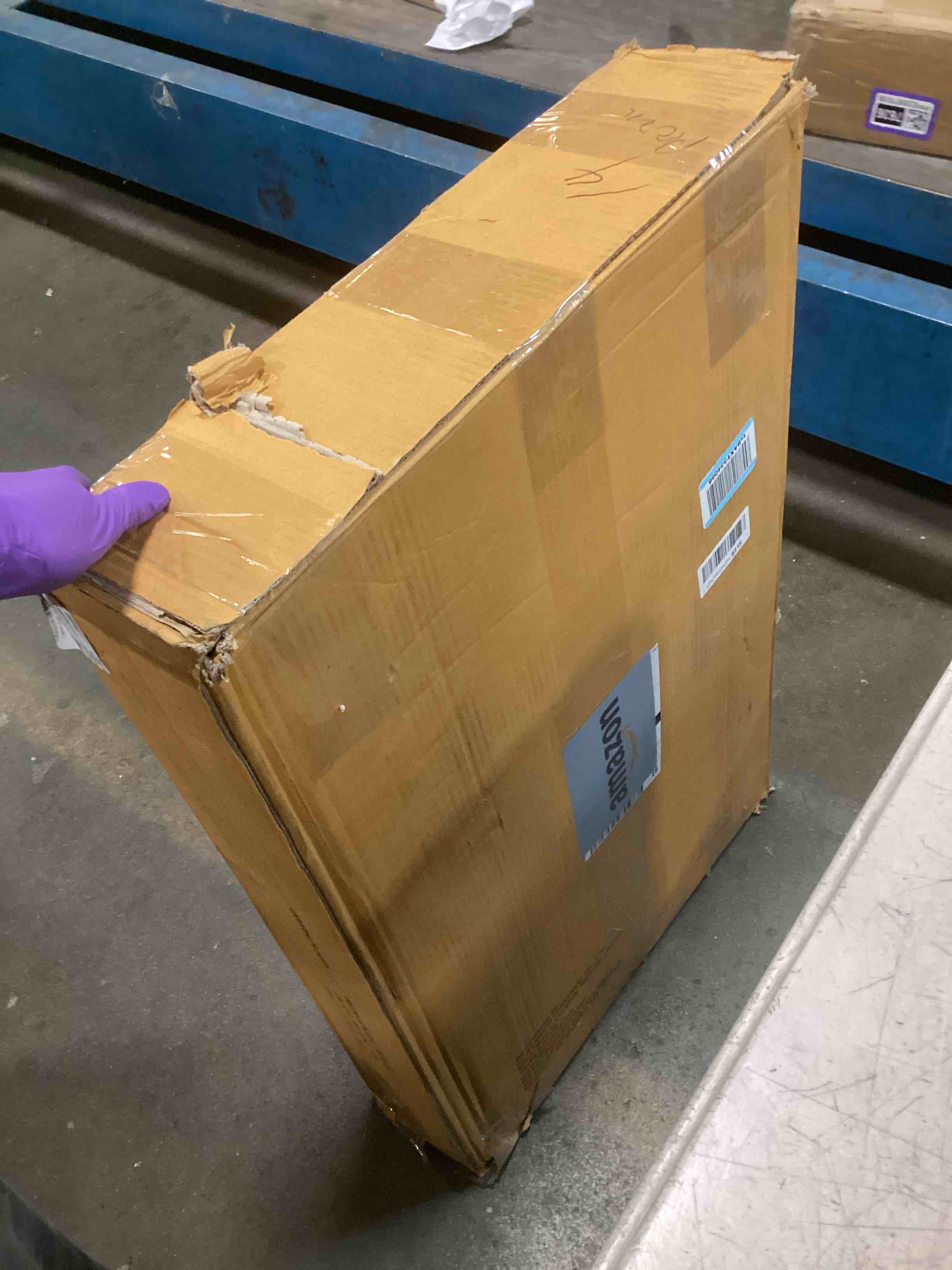 https://s3.amazonaws.com/lotting-images-prod/bidfta/PNK2121106_1740151698843.jpeg