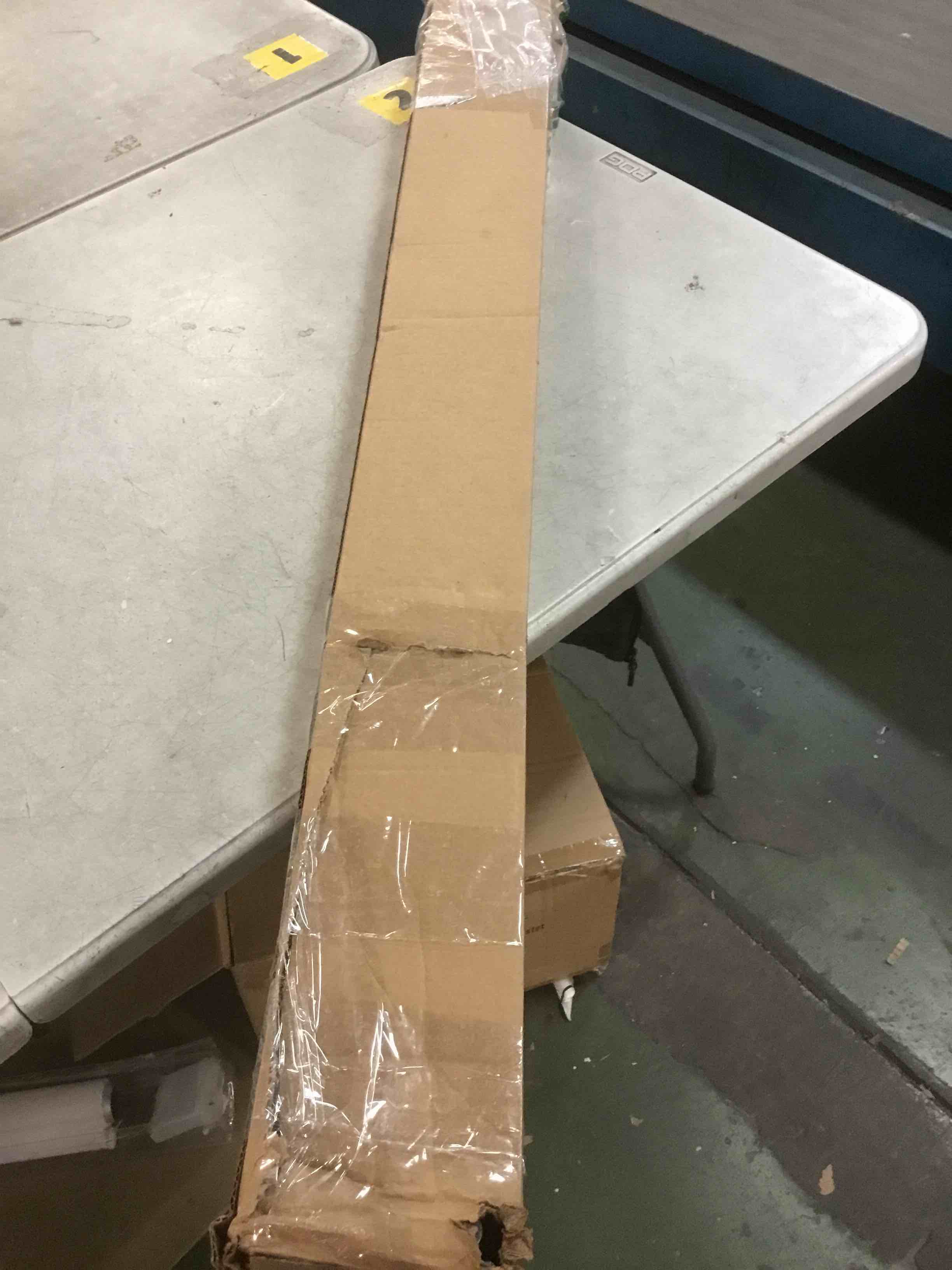 https://s3.amazonaws.com/lotting-images-prod/bidfta/PNK2122648_1739462651522.jpeg