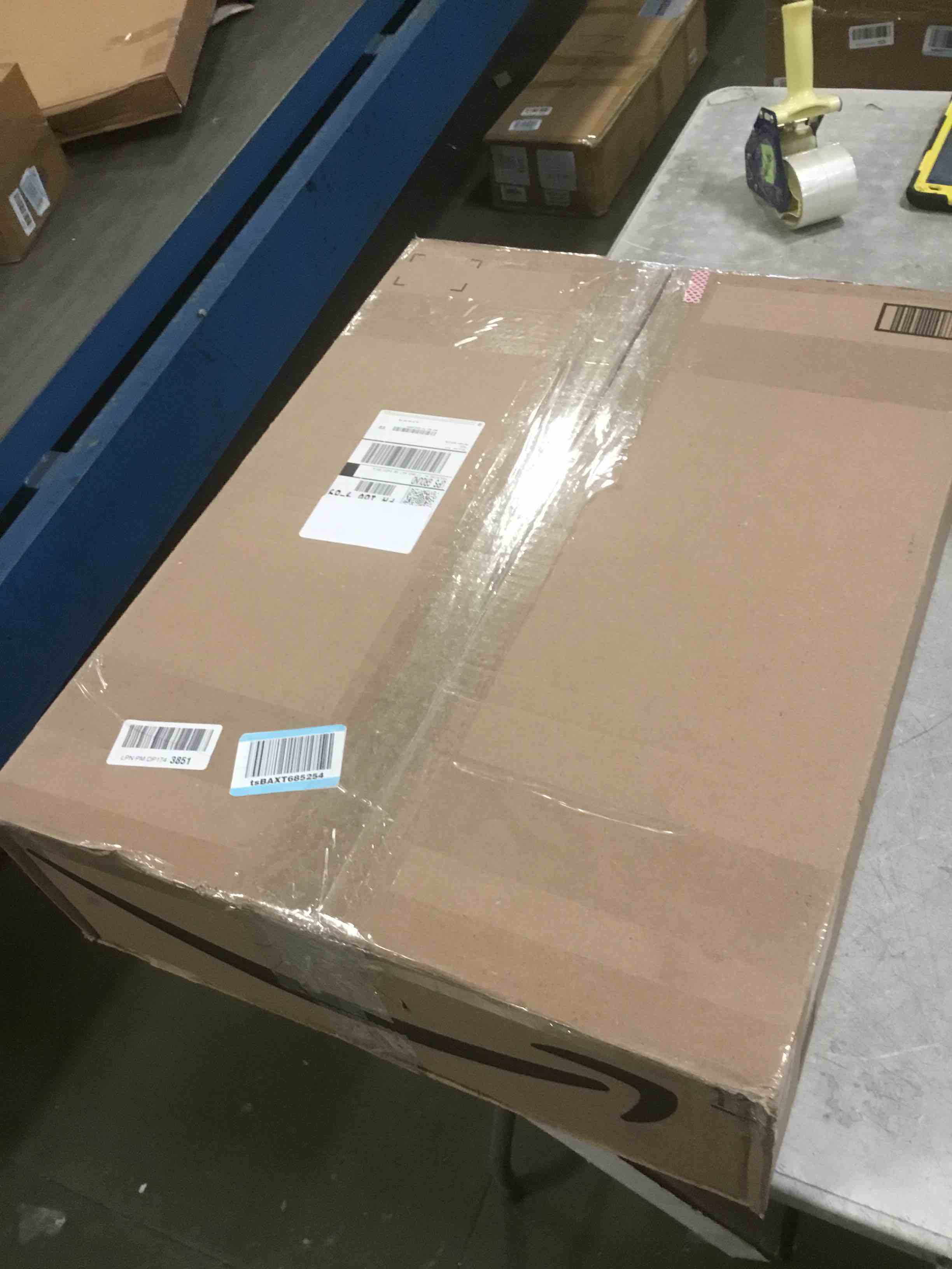 https://s3.amazonaws.com/lotting-images-prod/bidfta/PNK2124033_1740428495839.jpeg