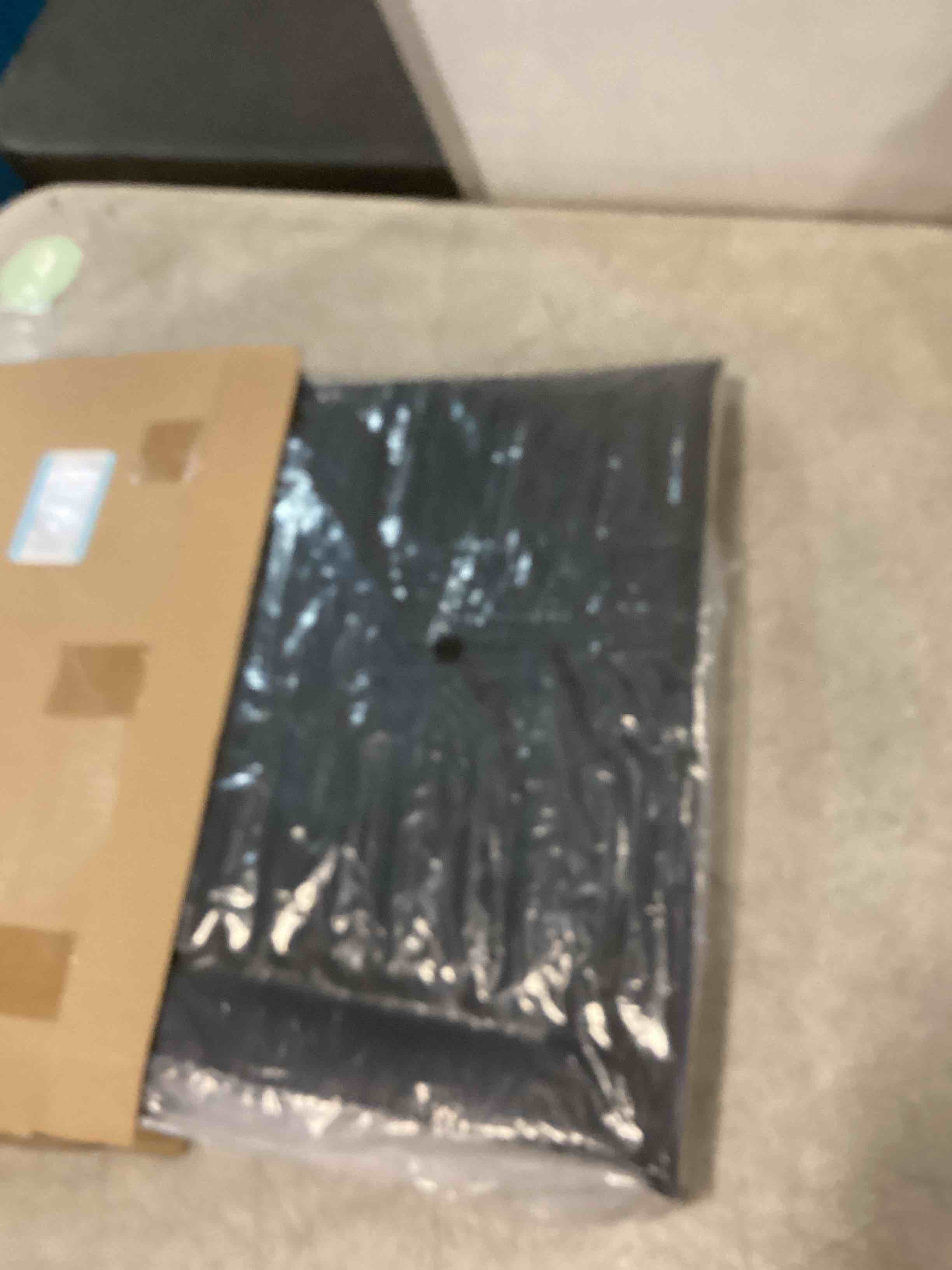 https://s3.amazonaws.com/lotting-images-prod/bidfta/PNK2125055_1739983388056.jpeg