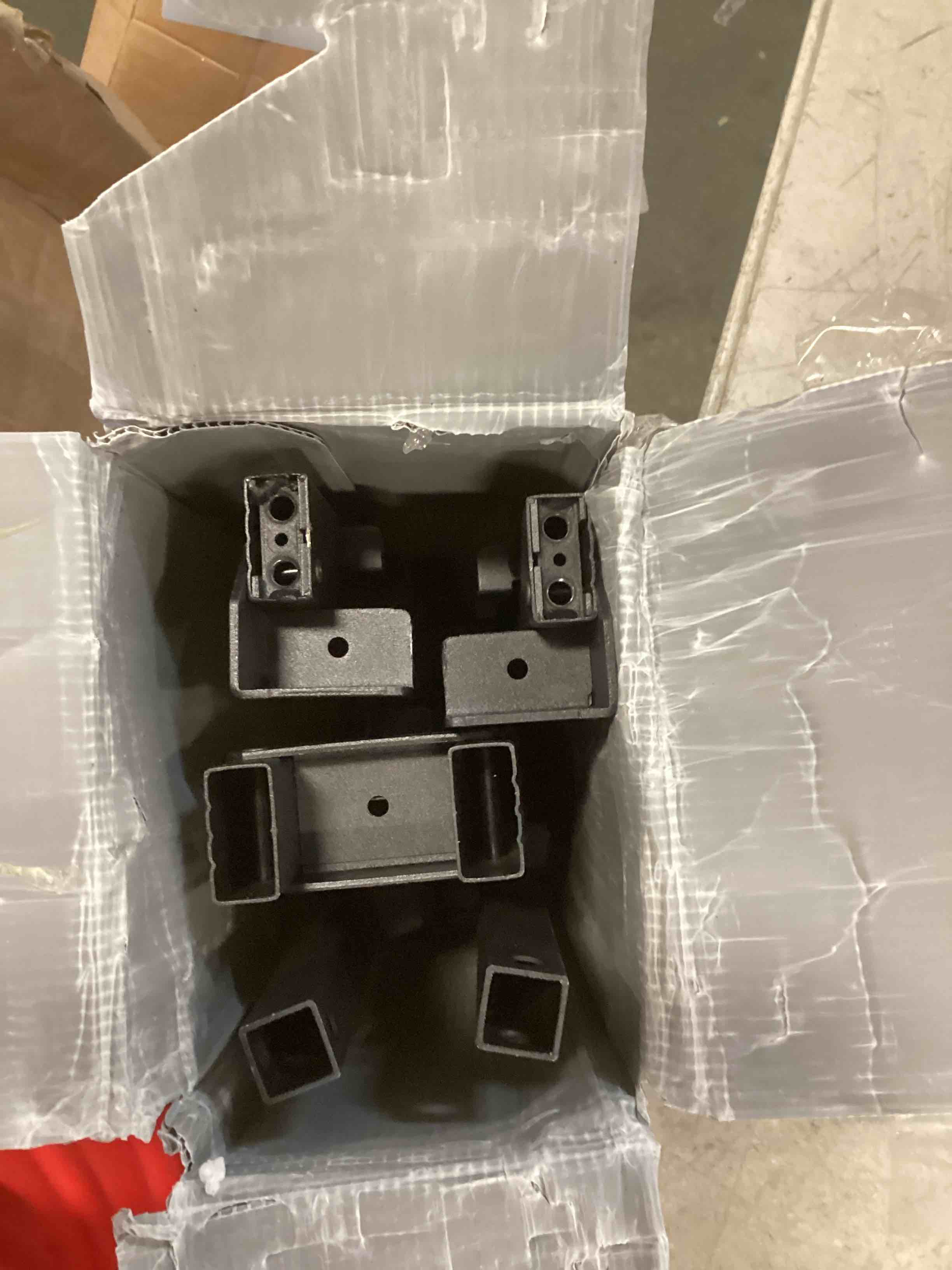 https://s3.amazonaws.com/lotting-images-prod/bidfta/PNK2125124_1739991820097.jpeg