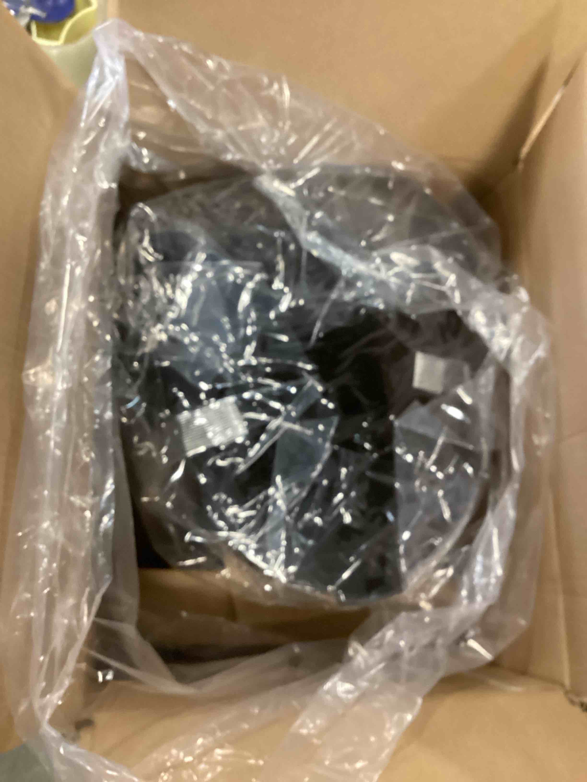https://s3.amazonaws.com/lotting-images-prod/bidfta/PNK2125378_1740077664553.jpeg