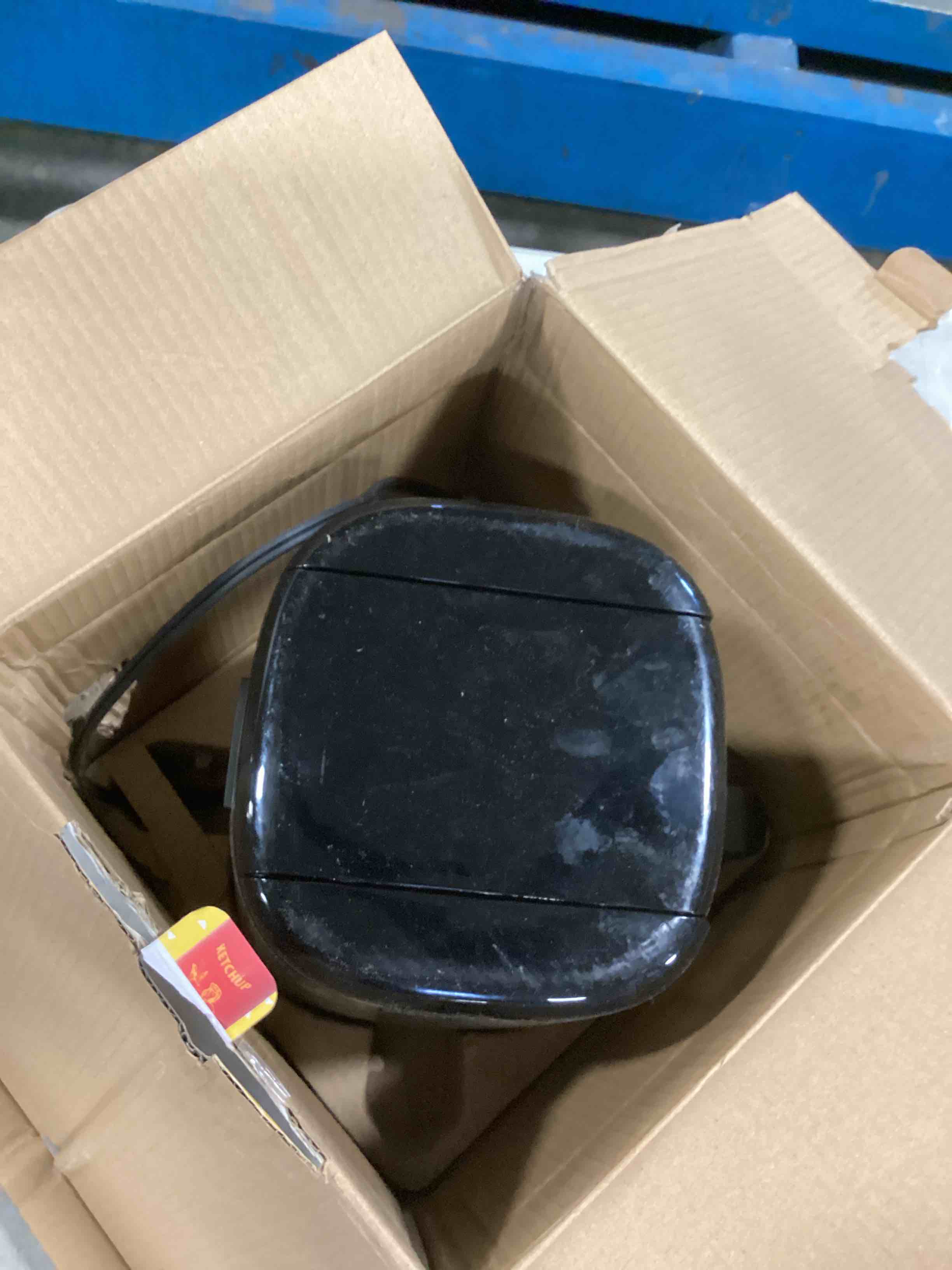 https://s3.amazonaws.com/lotting-images-prod/bidfta/PNK2125507_1740148486953.jpeg