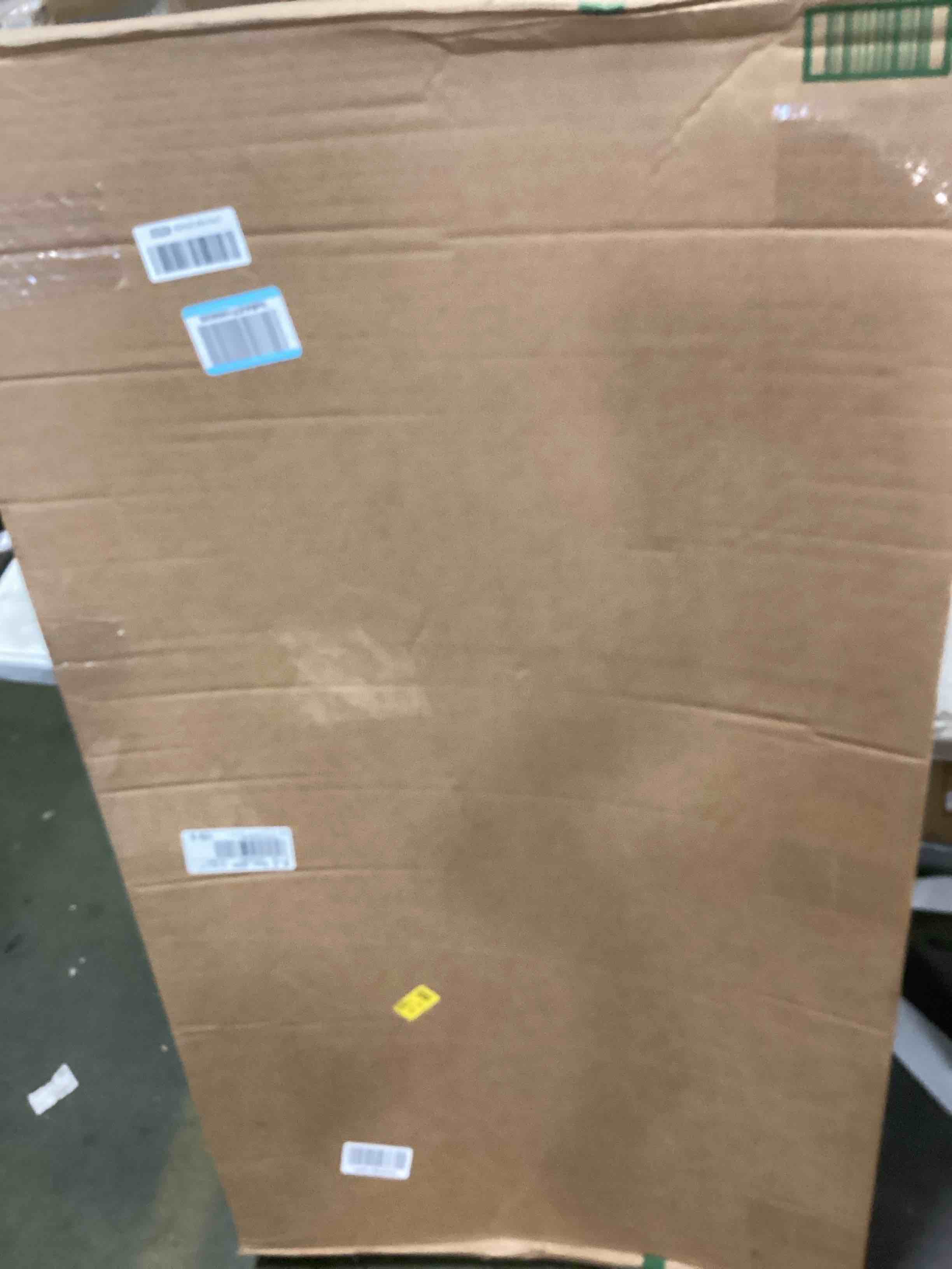 https://s3.amazonaws.com/lotting-images-prod/bidfta/PNK2126010_1740492752910.jpeg