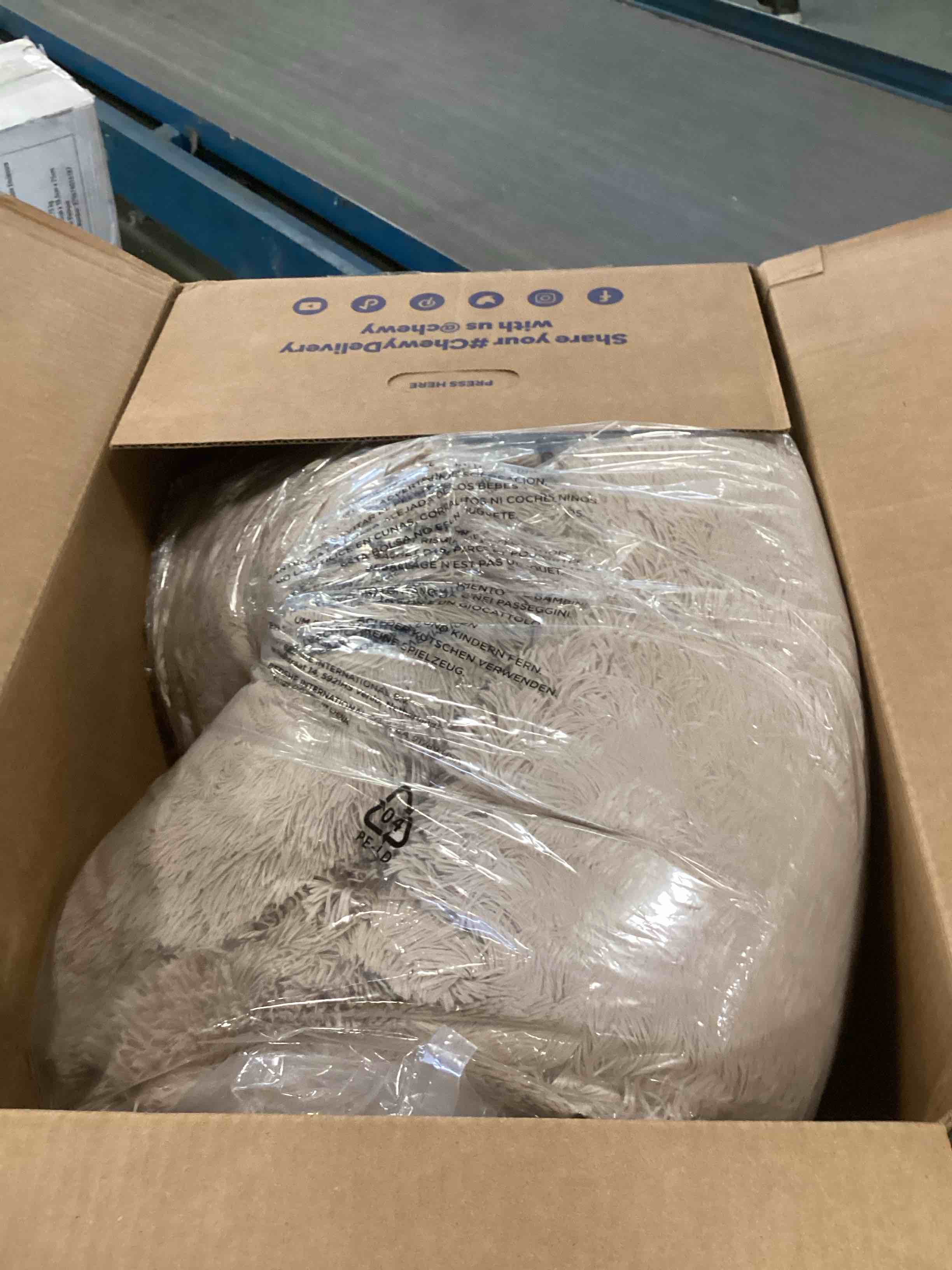 https://s3.amazonaws.com/lotting-images-prod/bidfta/PNK2126324_1740584635381.jpeg