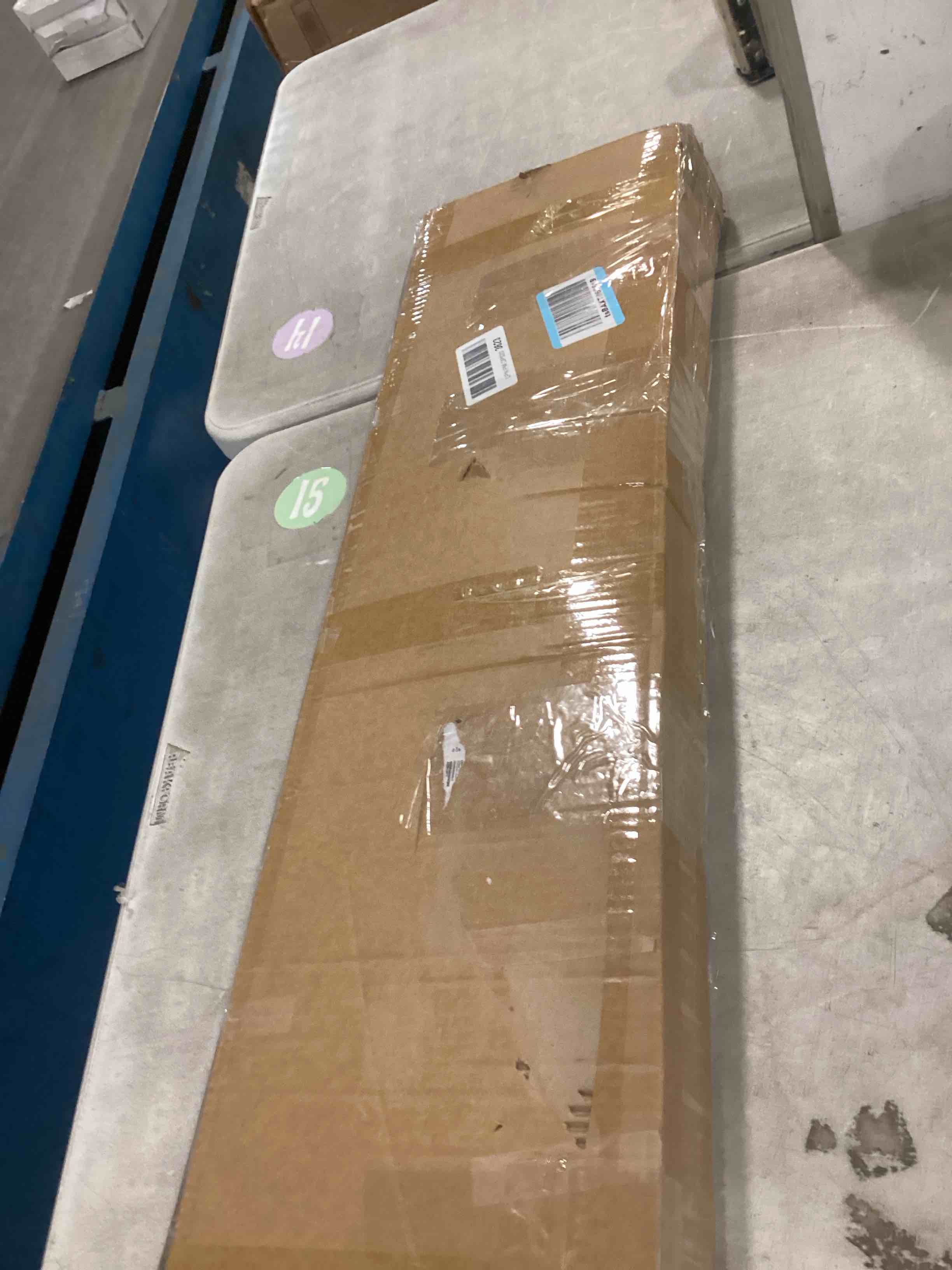https://s3.amazonaws.com/lotting-images-prod/bidfta/PNK2126554_1740668087697.jpeg