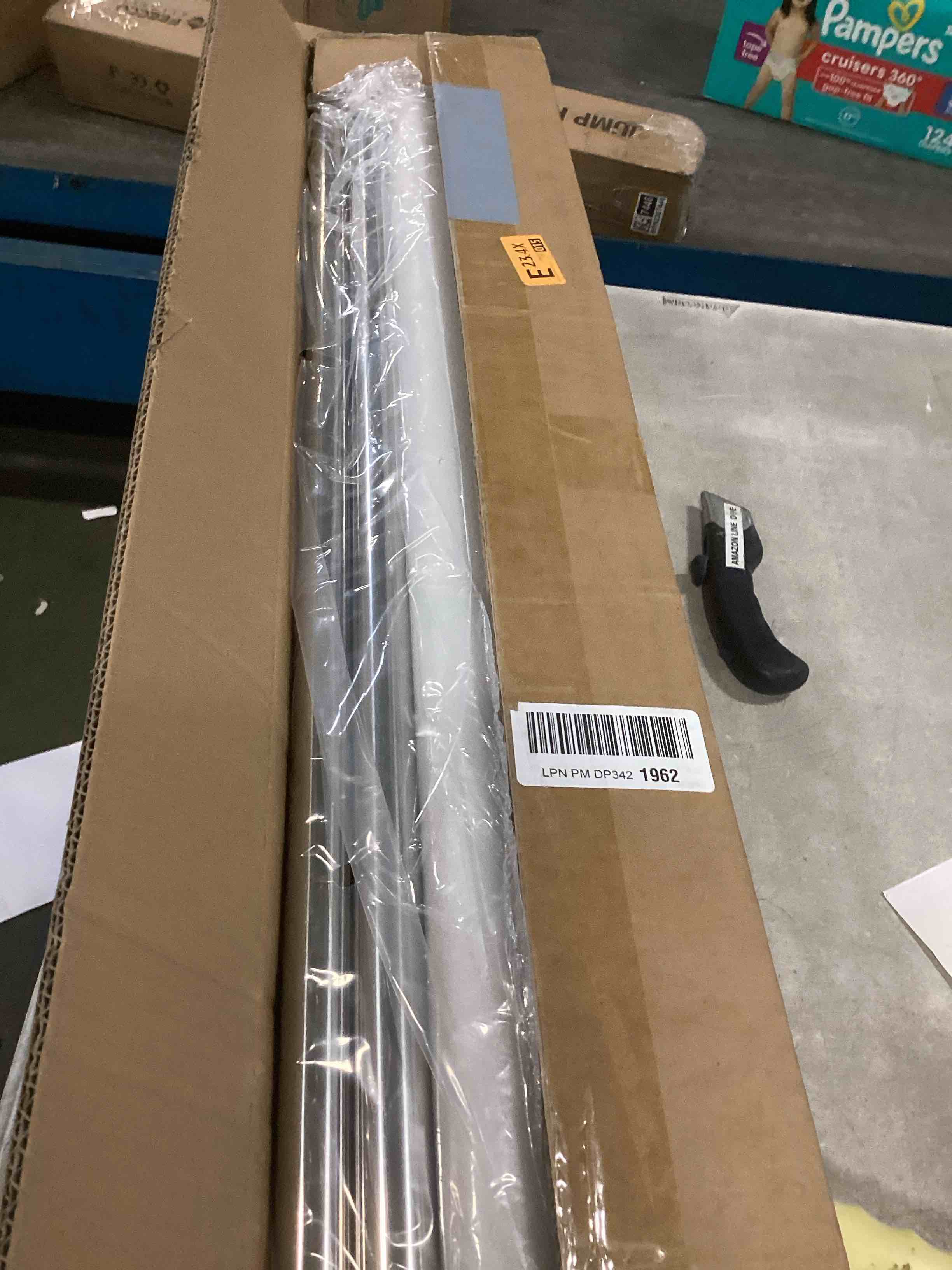https://s3.amazonaws.com/lotting-images-prod/bidfta/PNK2126653_1740677551519.jpeg