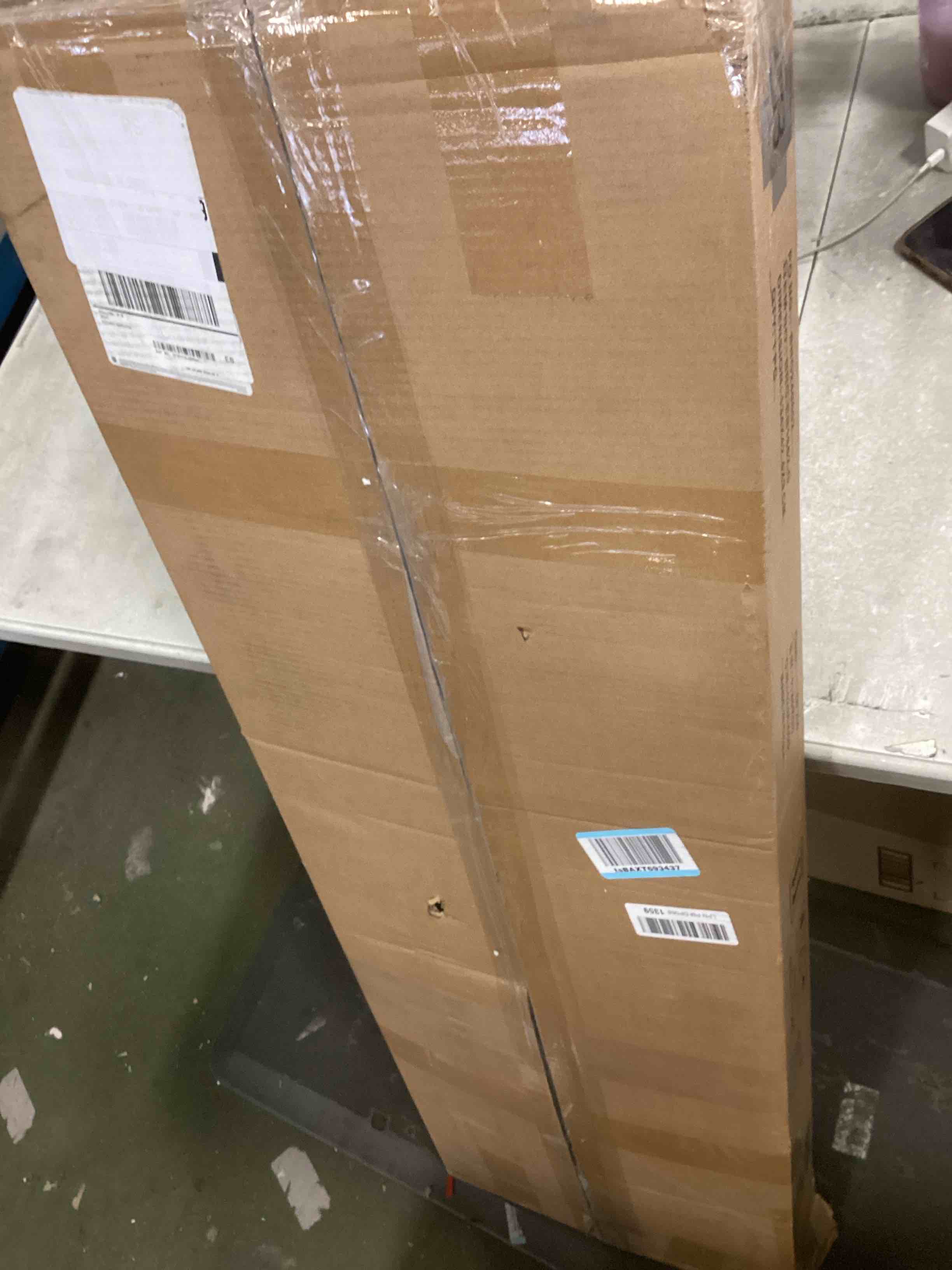 https://s3.amazonaws.com/lotting-images-prod/bidfta/PNK2126693_1740683567614.jpeg