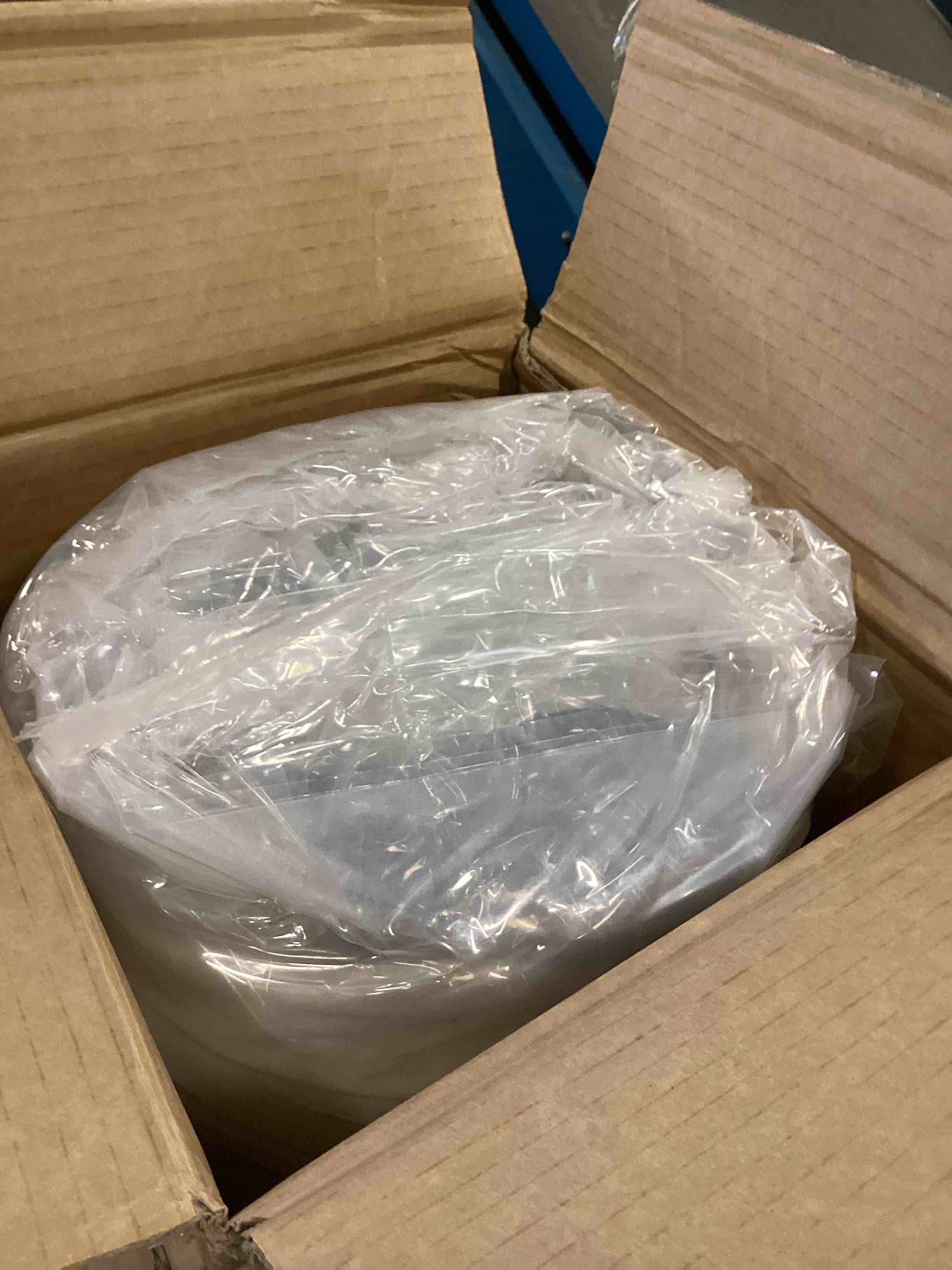 https://s3.amazonaws.com/lotting-images-prod/bidfta/PNK2127439_1741104509908.jpeg