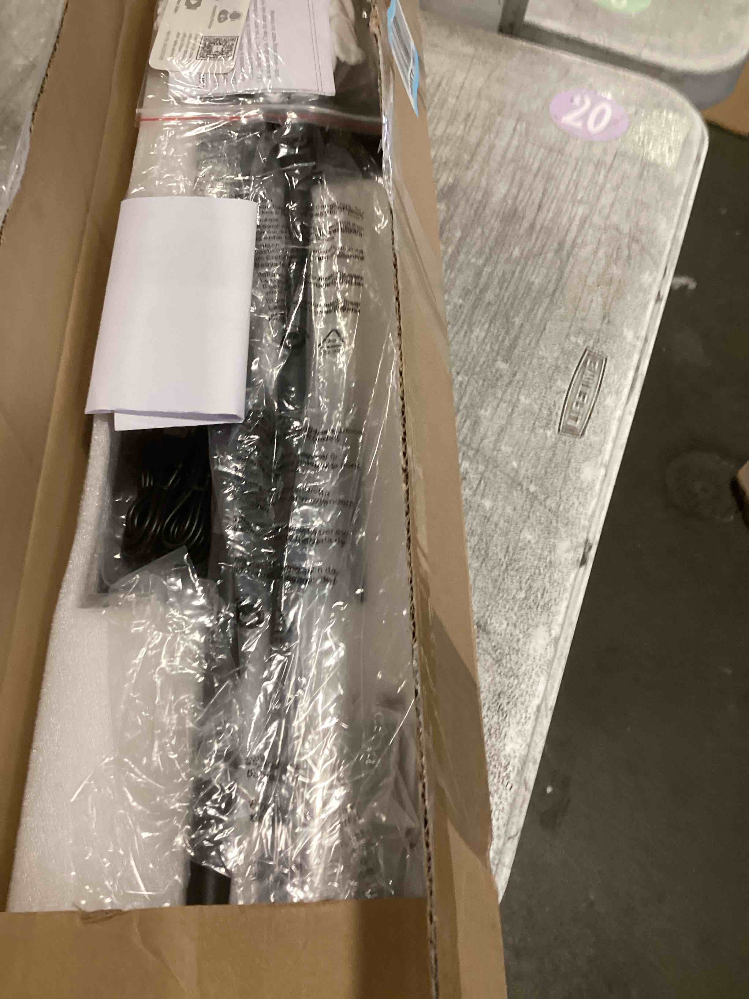 https://s3.amazonaws.com/lotting-images-prod/bidfta/PNK2127668_1741185433490.jpeg