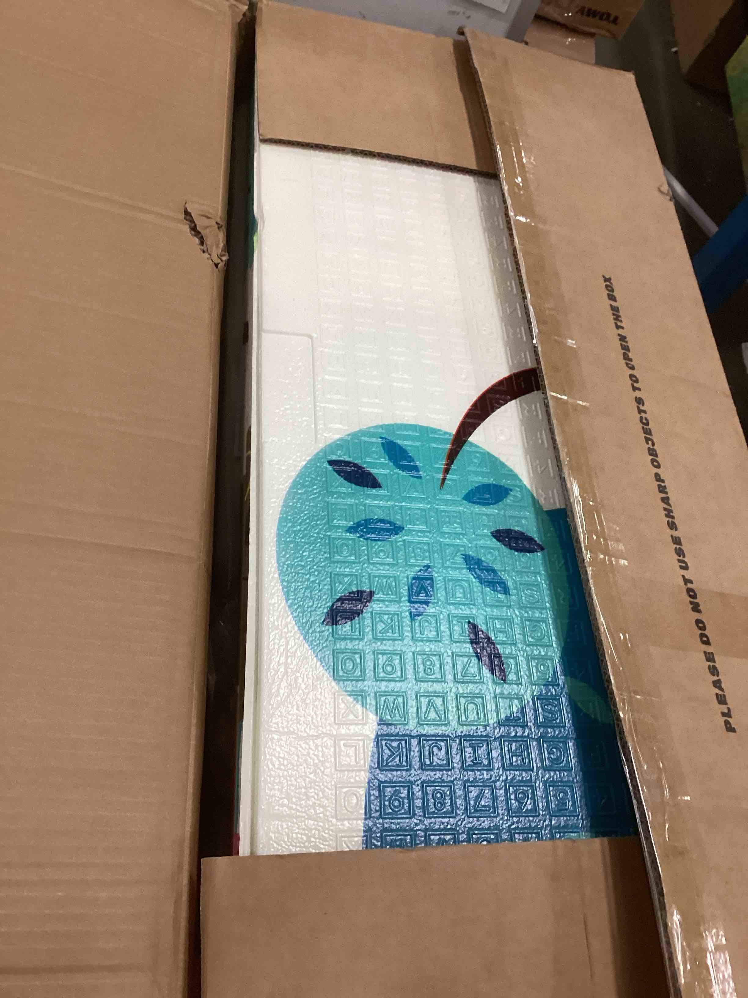 https://s3.amazonaws.com/lotting-images-prod/bidfta/PNK2127720_1741191149686.jpeg