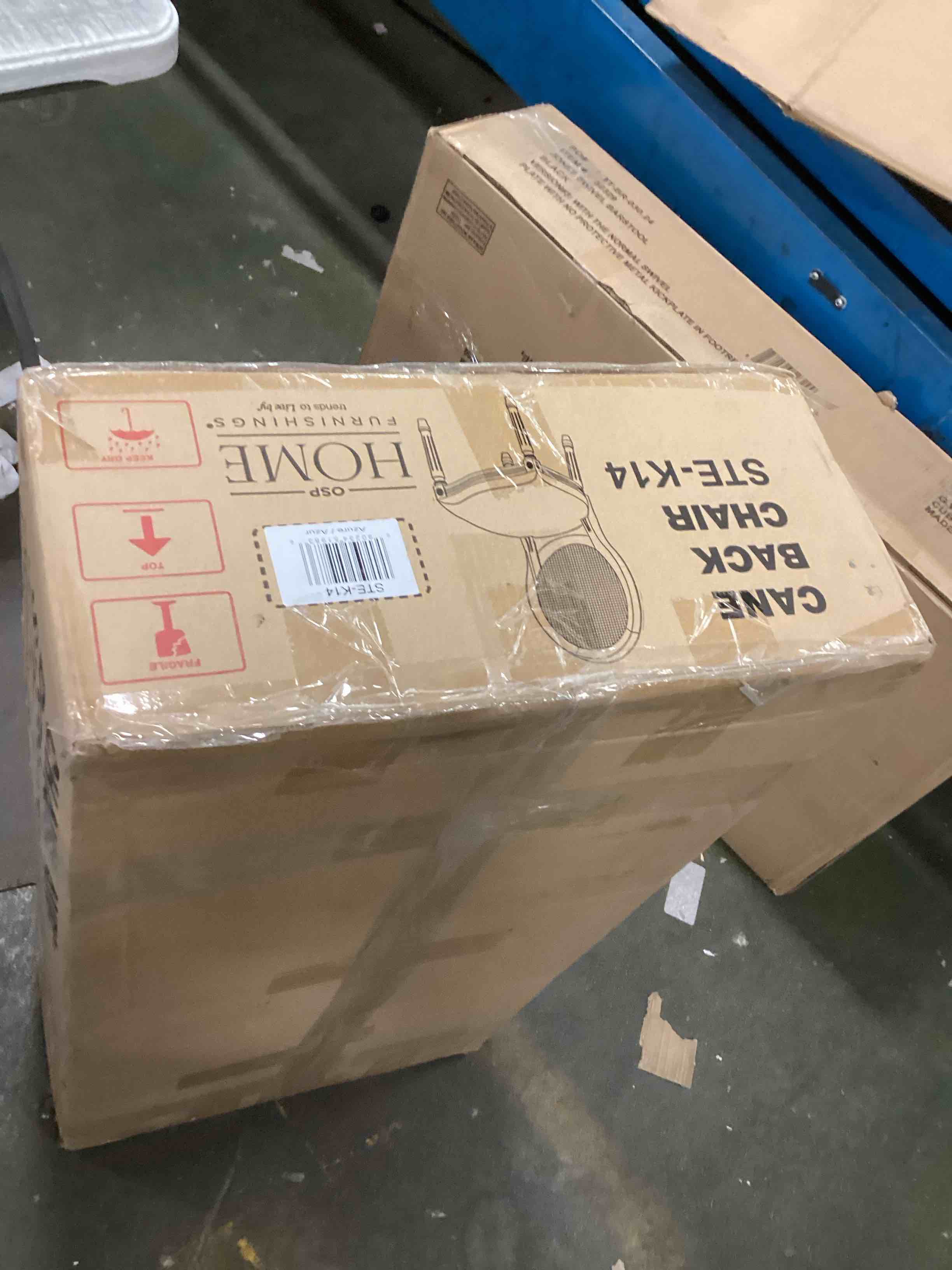 https://s3.amazonaws.com/lotting-images-prod/bidfta/PNK2127824_1741202935746.jpeg
