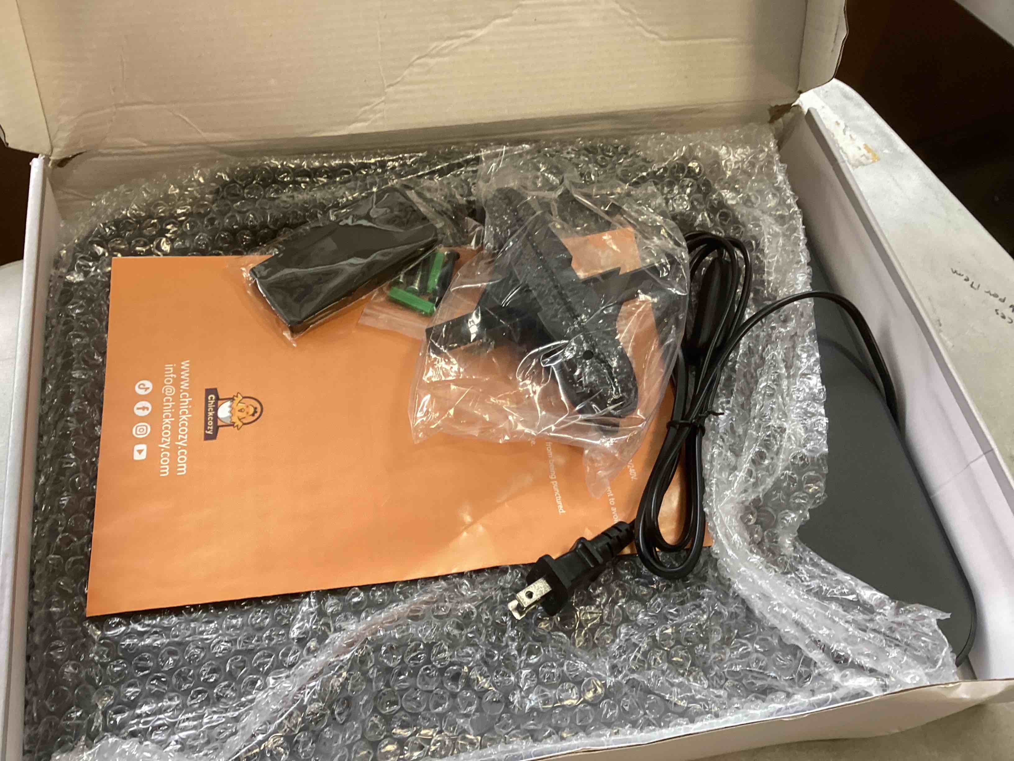 https://s3.amazonaws.com/lotting-images-prod/bidfta/PNK2128551_1739901285588.jpeg