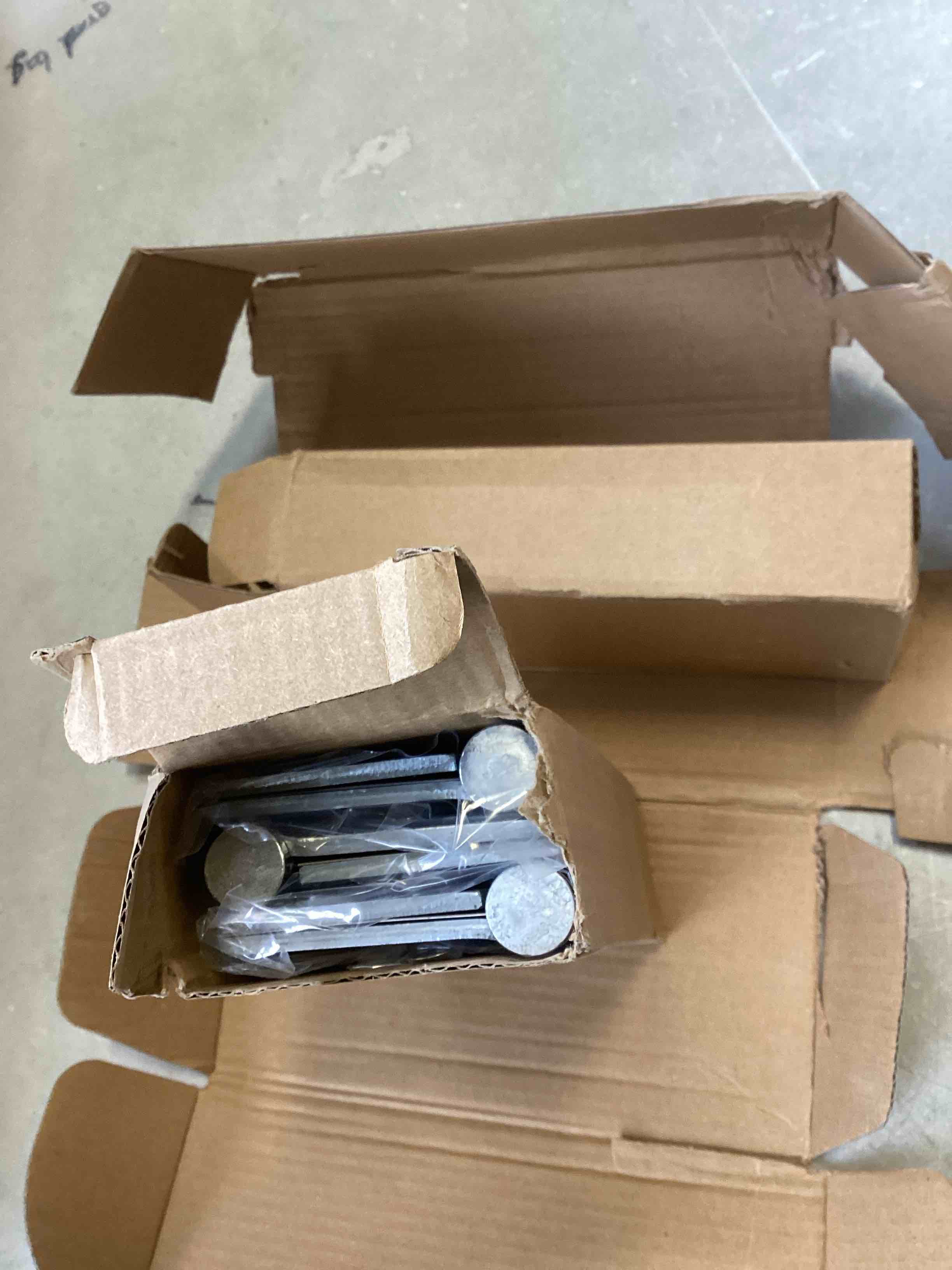 https://s3.amazonaws.com/lotting-images-prod/bidfta/PNK2128598_1739907047491.jpeg
