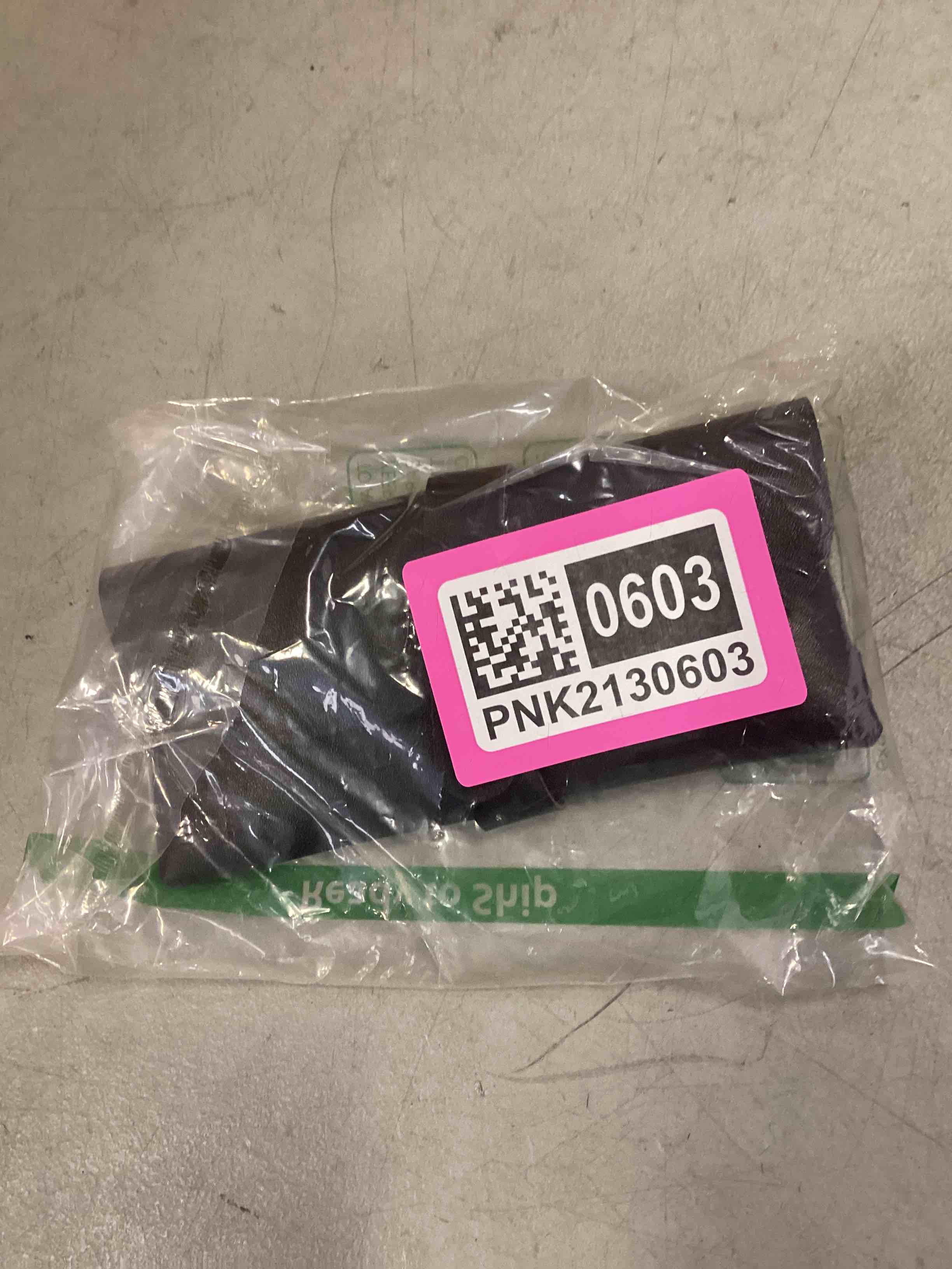 https://s3.amazonaws.com/lotting-images-prod/bidfta/PNK2130603_1741093916382.jpeg