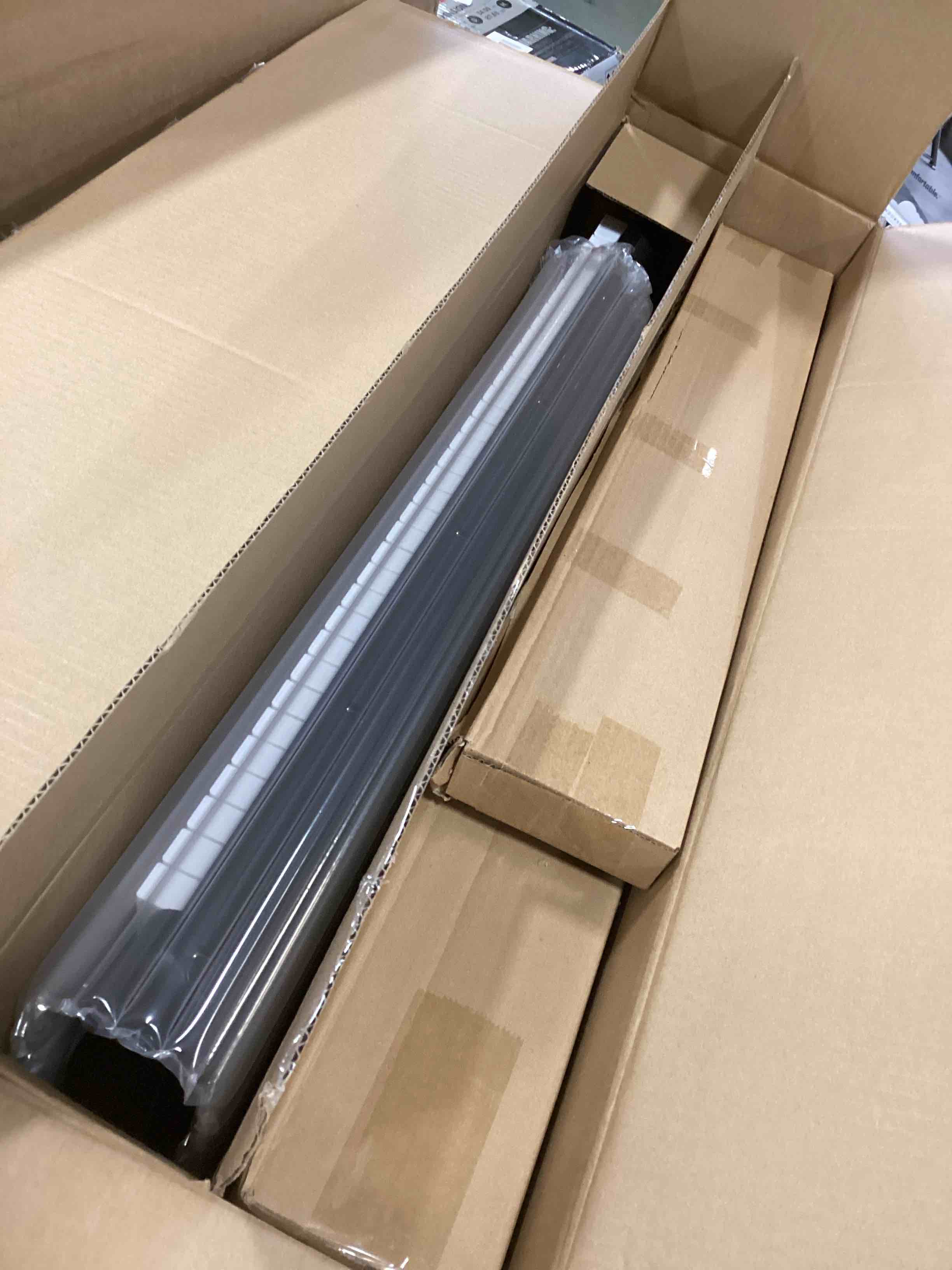 https://s3.amazonaws.com/lotting-images-prod/bidfta/PNK2131330_1739892792345.jpeg