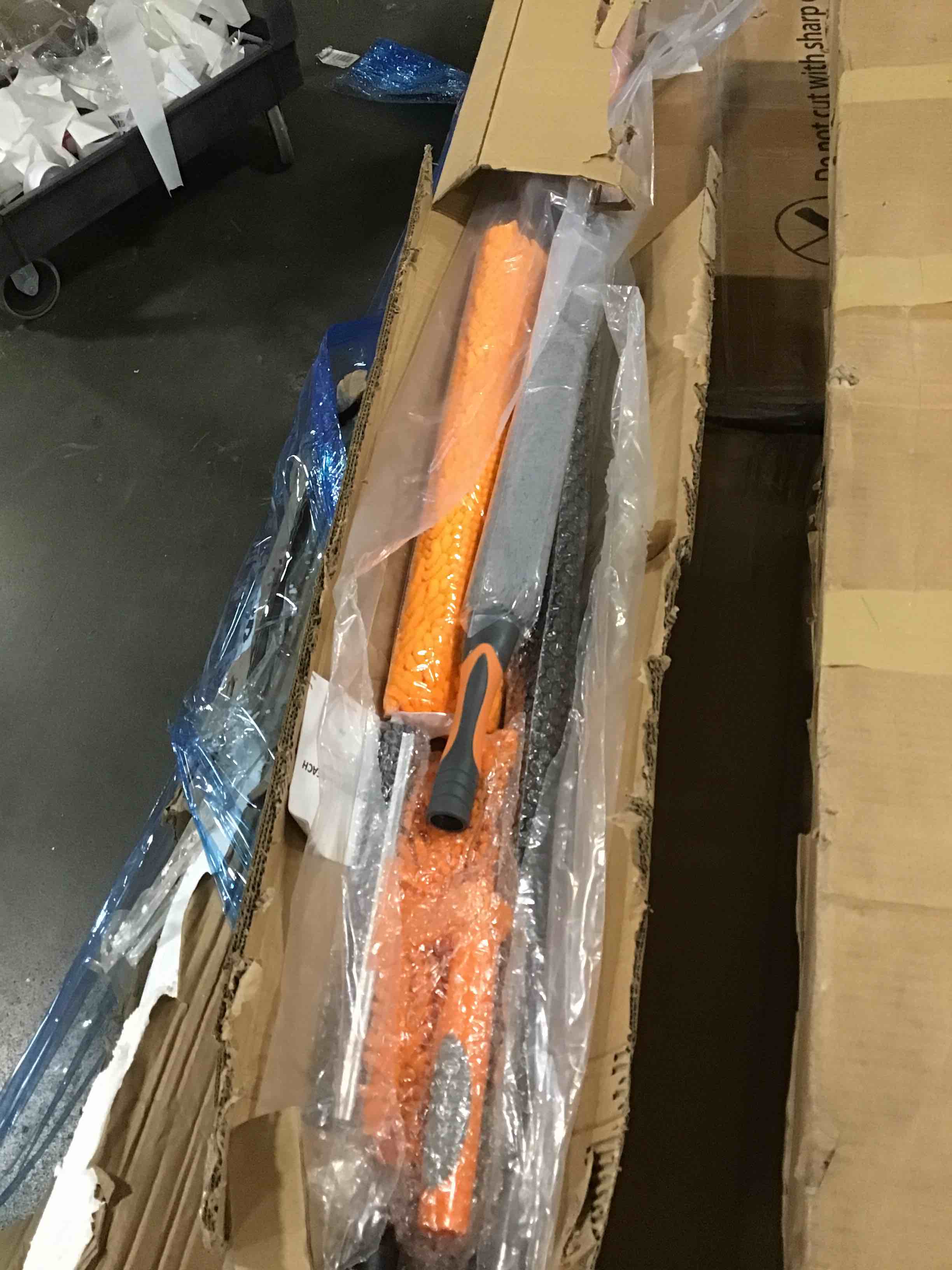 https://s3.amazonaws.com/lotting-images-prod/bidfta/PNK2134104_1739455742948.jpeg
