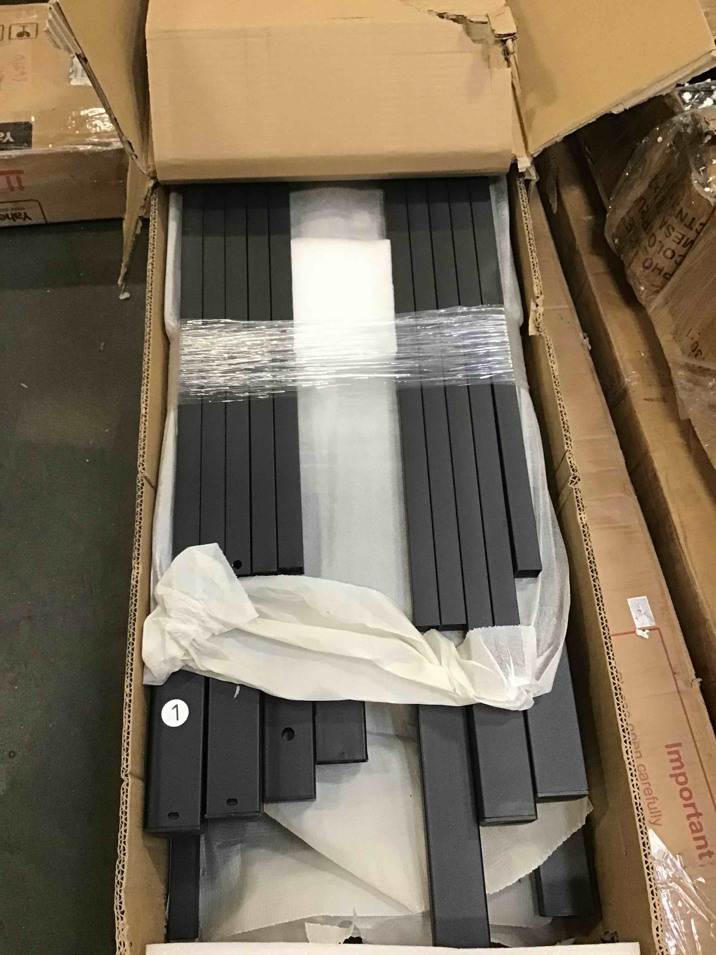 https://s3.amazonaws.com/lotting-images-prod/bidfta/PNK2134133_1739470984810.jpeg