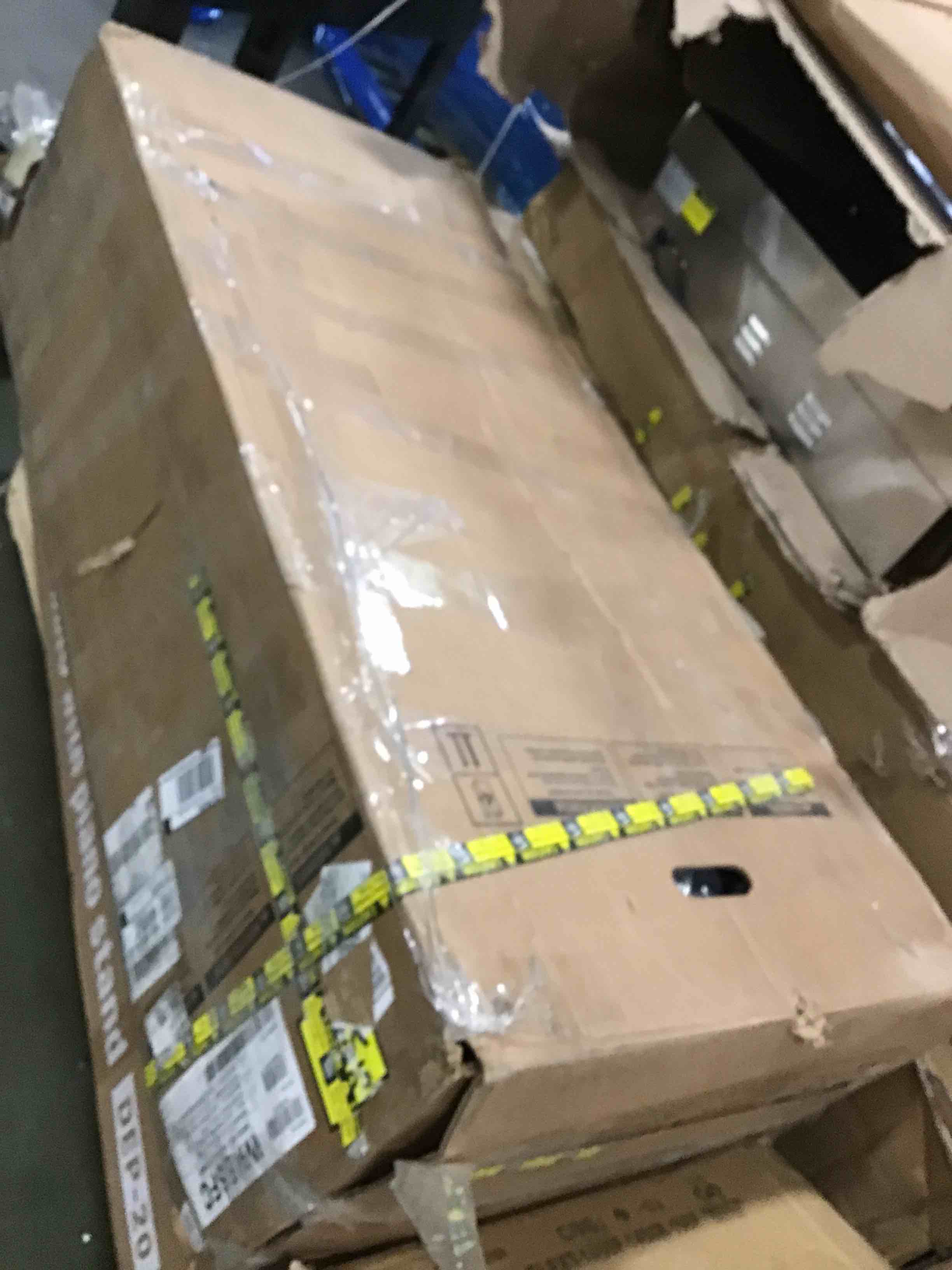 https://s3.amazonaws.com/lotting-images-prod/bidfta/PNK2134140_1739474474307.jpeg