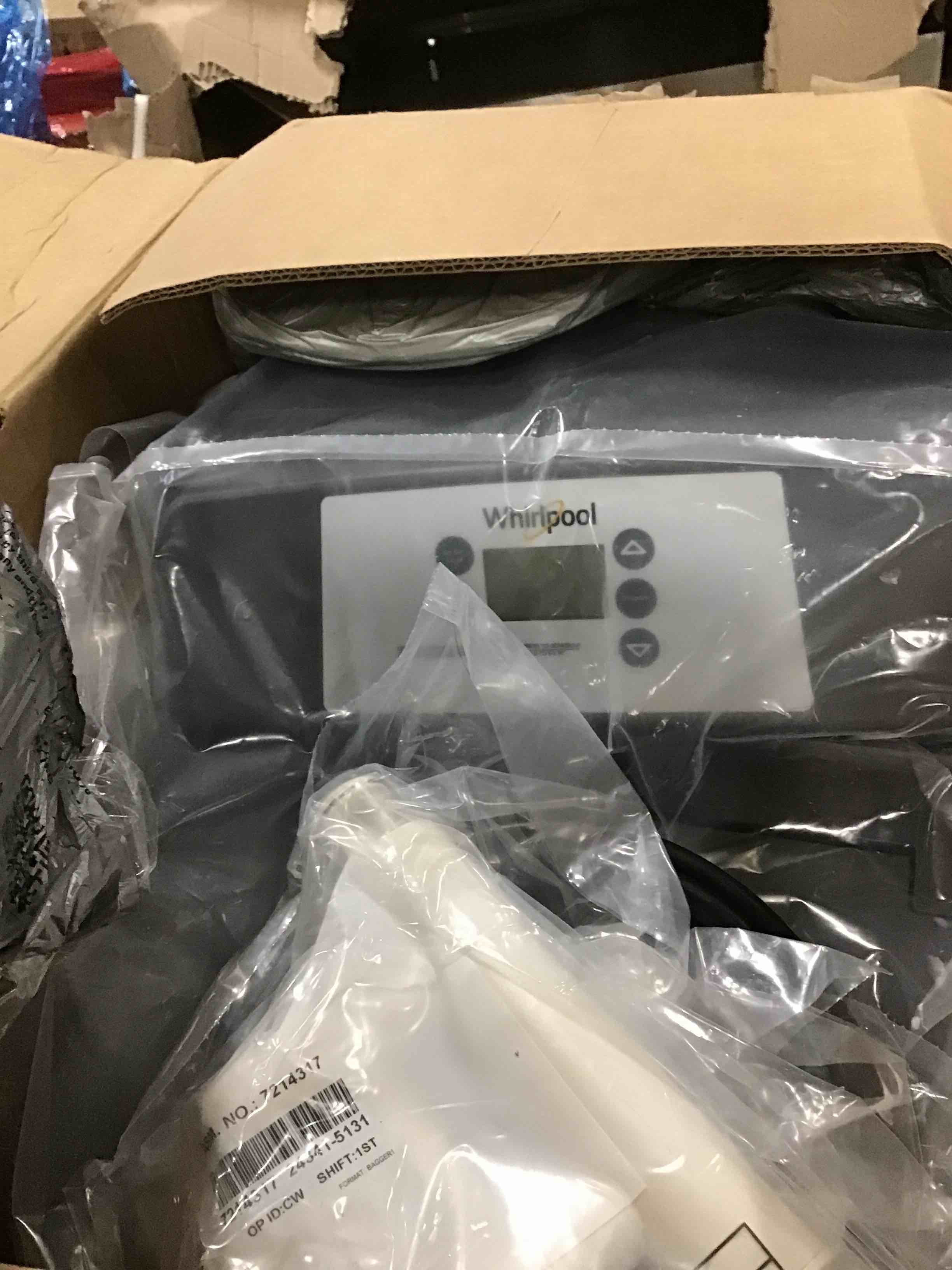 https://s3.amazonaws.com/lotting-images-prod/bidfta/PNK2134140_1739474531965.jpeg