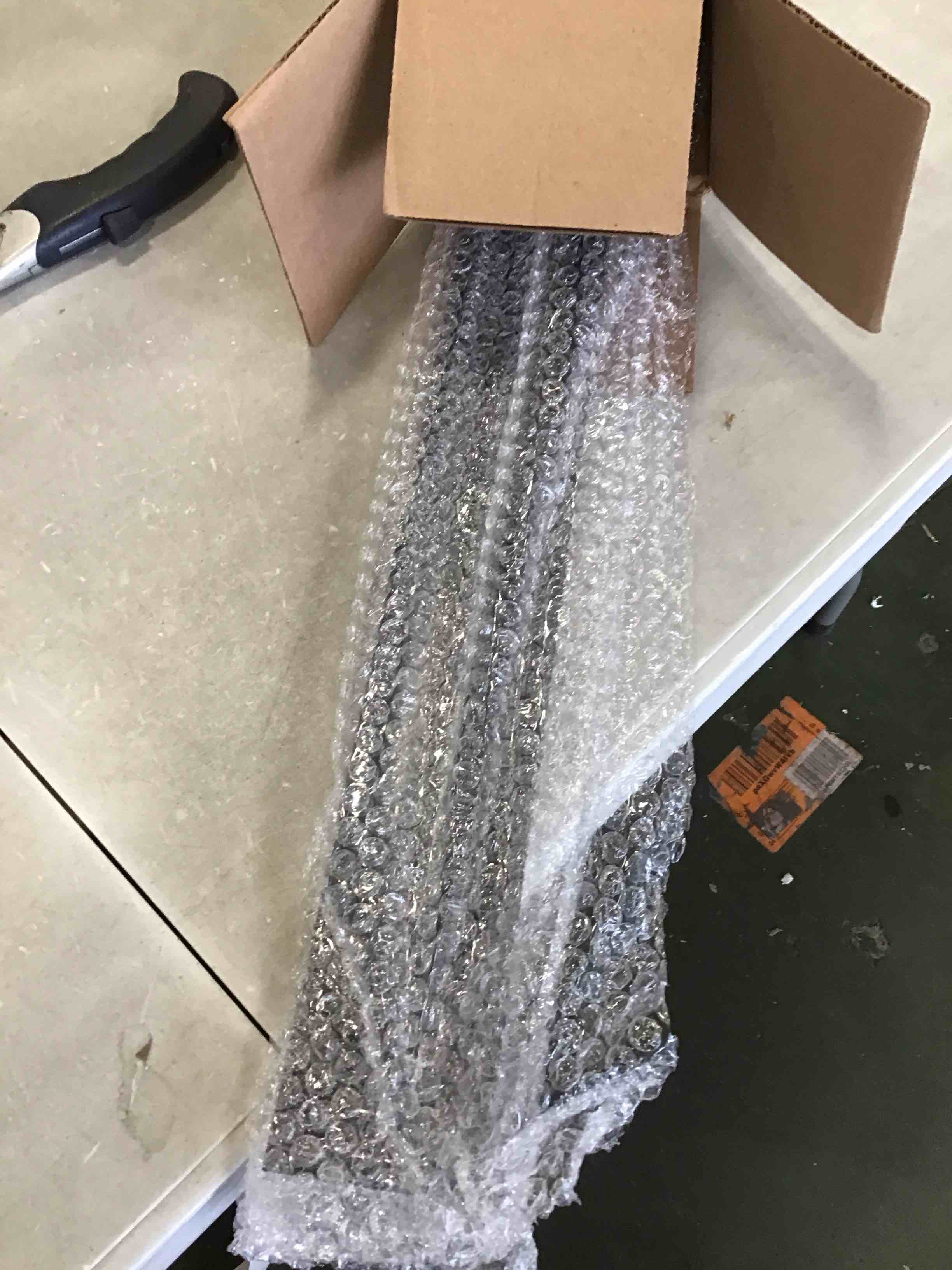 https://s3.amazonaws.com/lotting-images-prod/bidfta/PNK2135683_1740597717613.jpeg