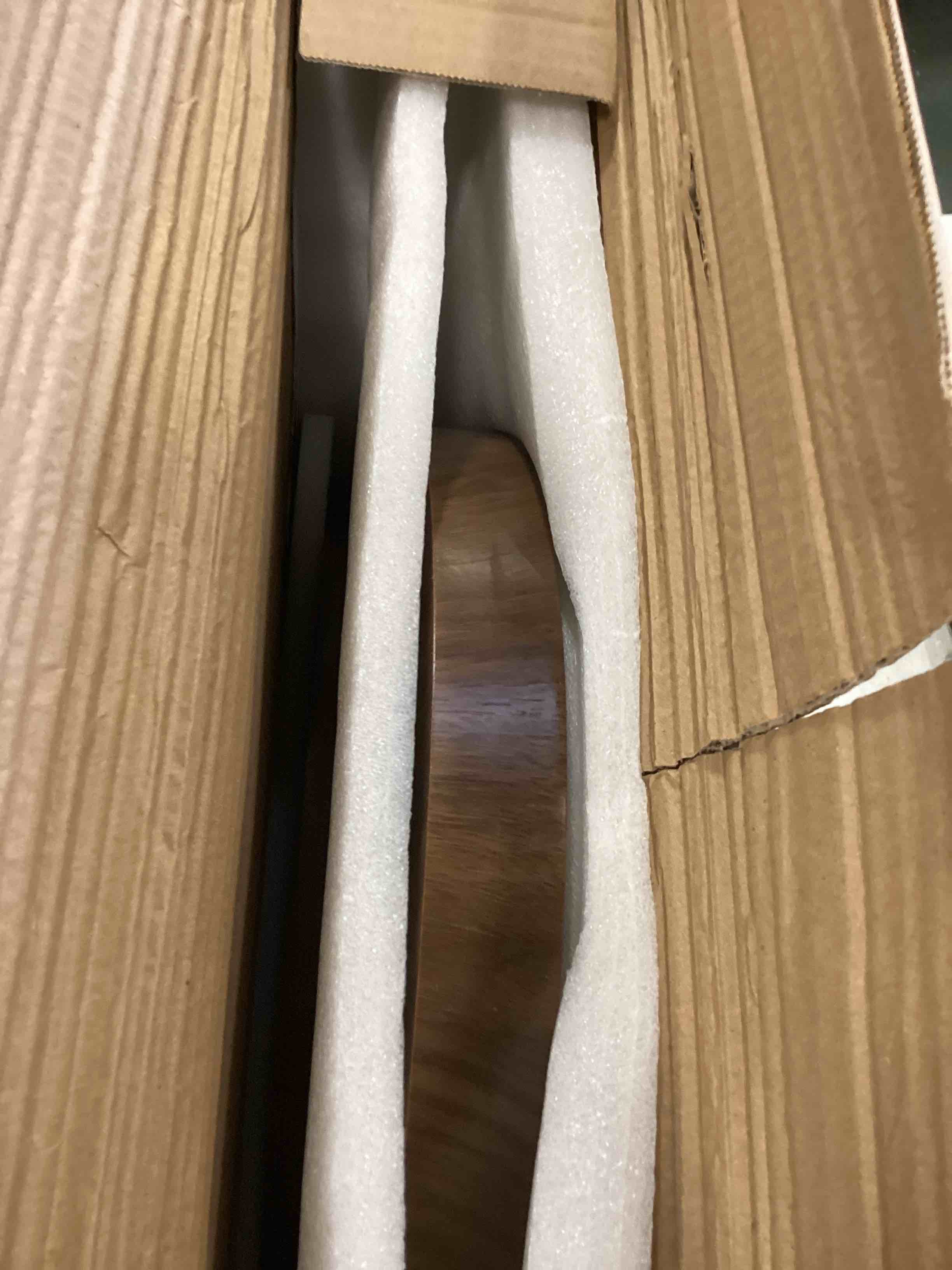 https://s3.amazonaws.com/lotting-images-prod/bidfta/PNK2135970_1740690212890.jpeg