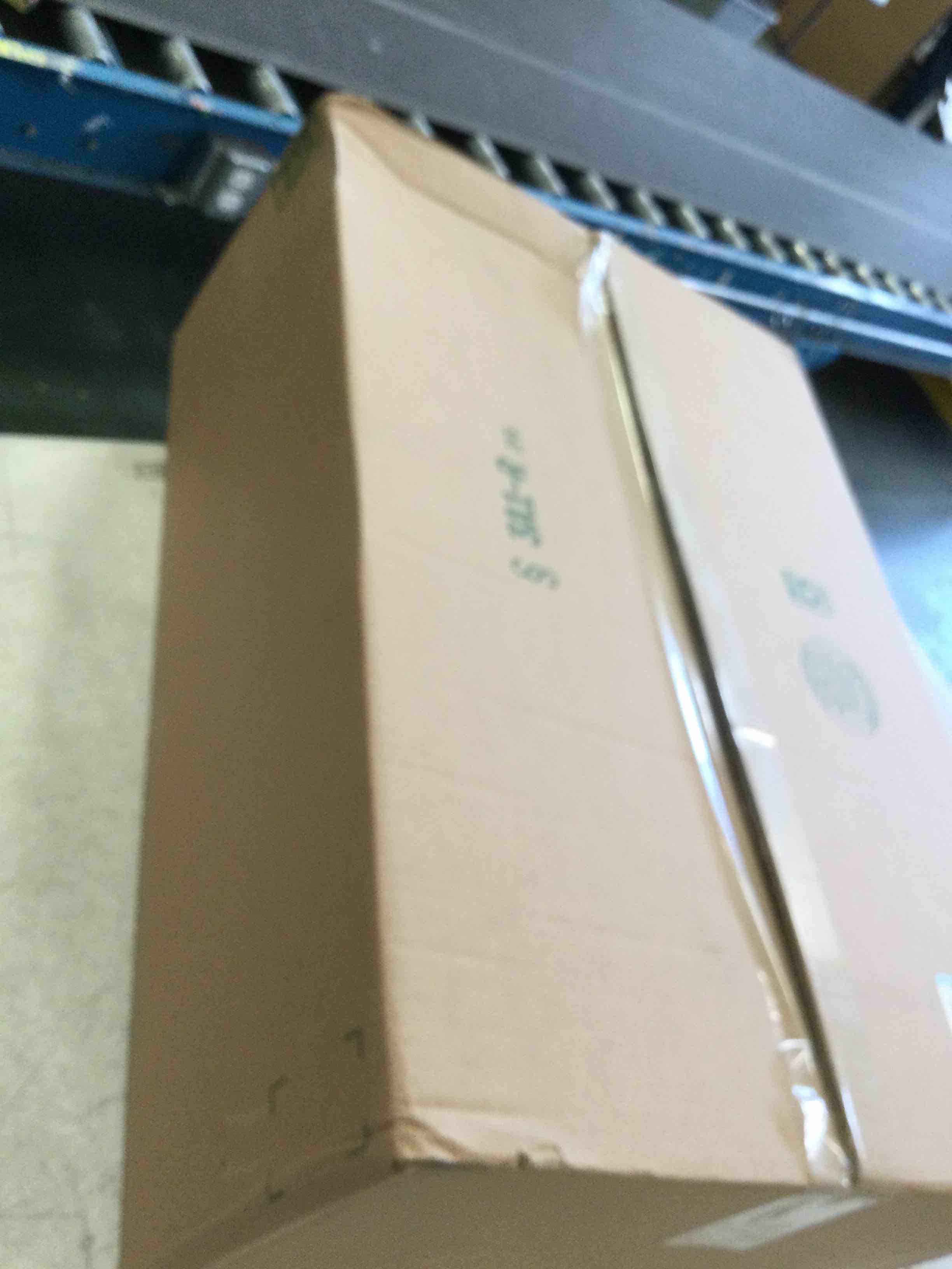 https://s3.amazonaws.com/lotting-images-prod/bidfta/PNK2136111_1740765729615.jpeg