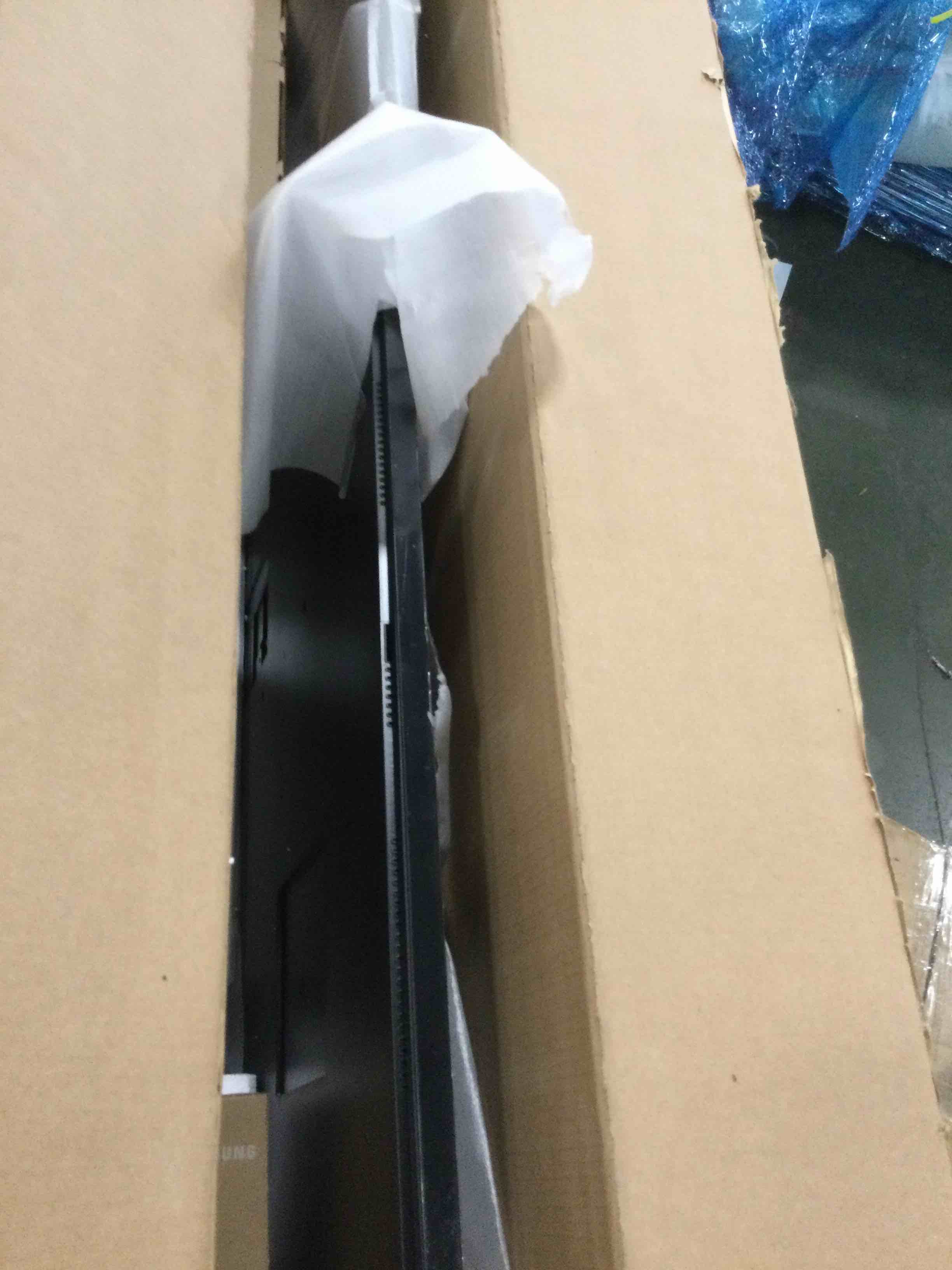https://s3.amazonaws.com/lotting-images-prod/bidfta/PNK2136269_1741018156975.jpeg