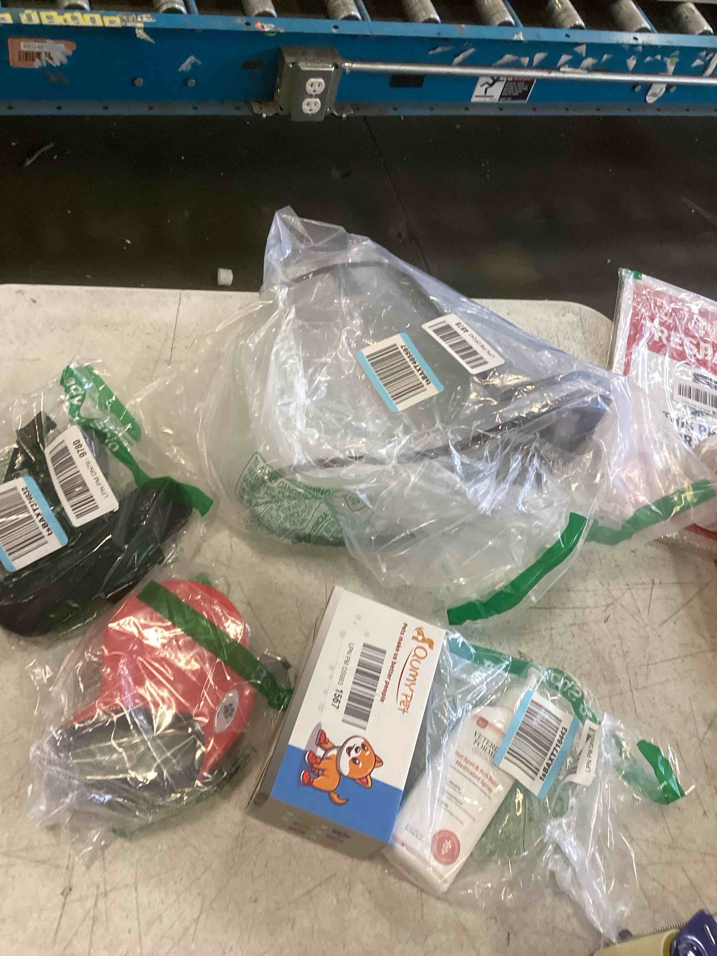 https://s3.amazonaws.com/lotting-images-prod/bidfta/PNK2136511_1741116983658.jpeg