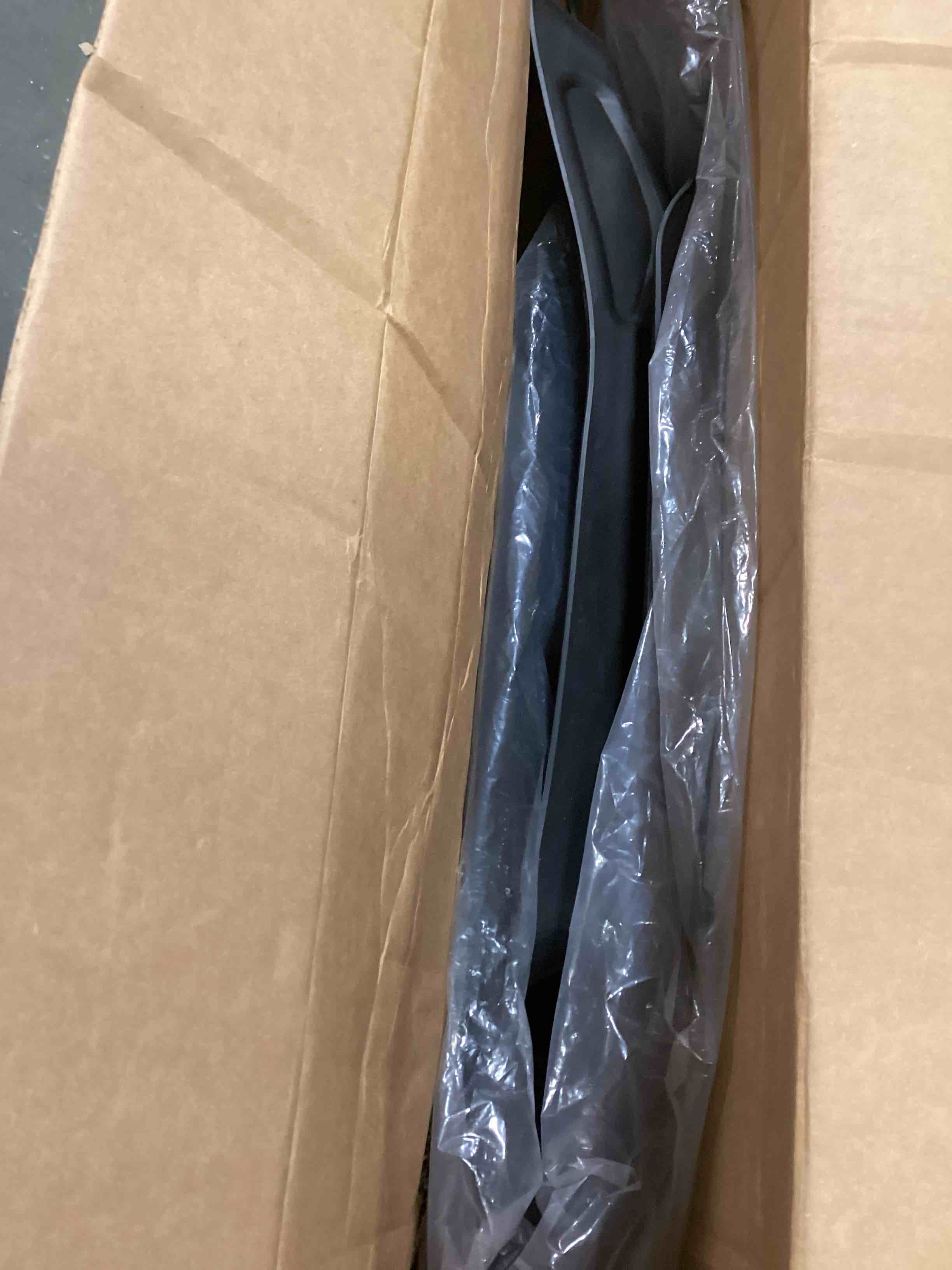 https://s3.amazonaws.com/lotting-images-prod/bidfta/PNK2138465_1741977203023.jpeg