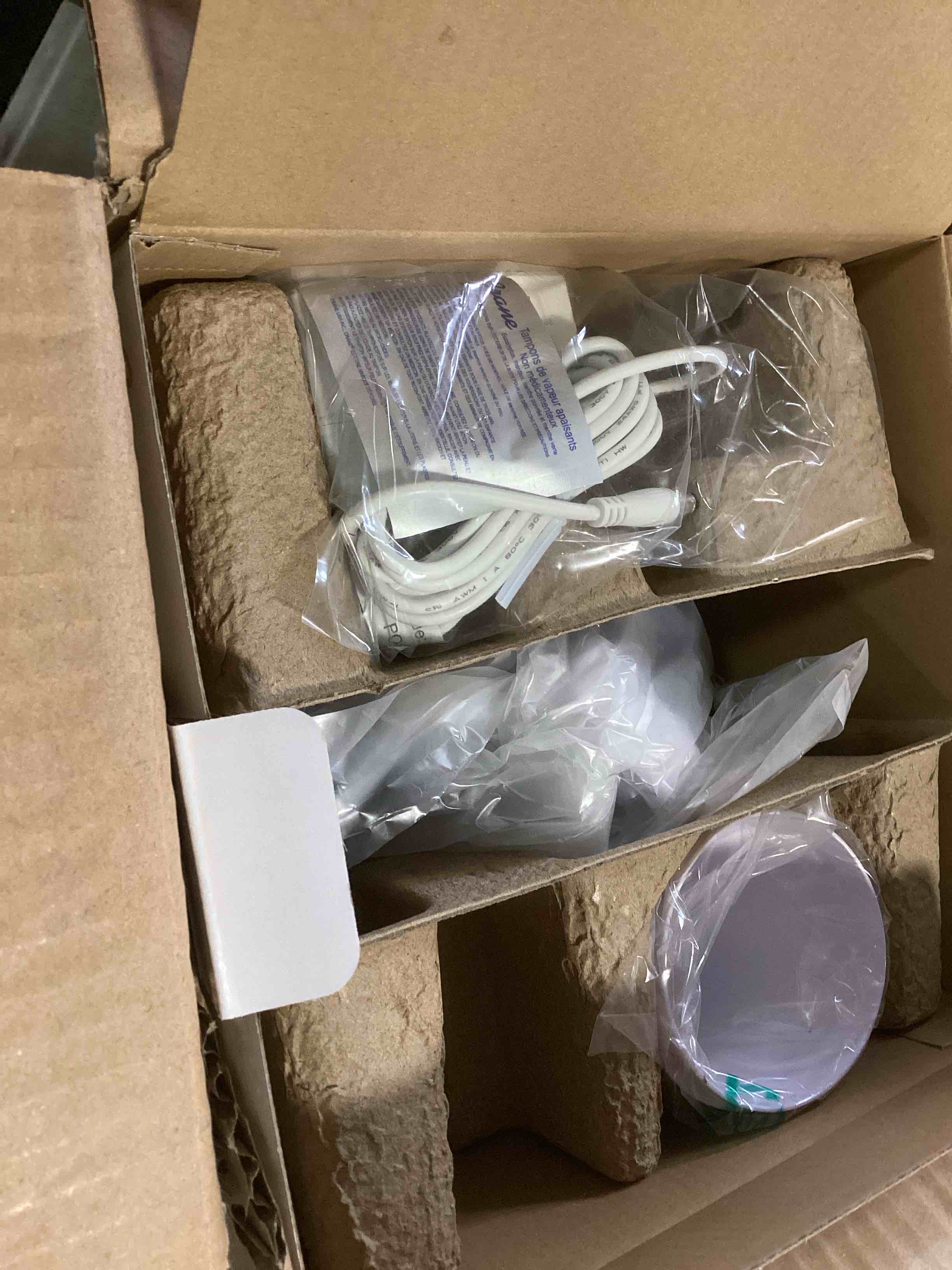 https://s3.amazonaws.com/lotting-images-prod/bidfta/PNK2139181_1742493157028.jpeg