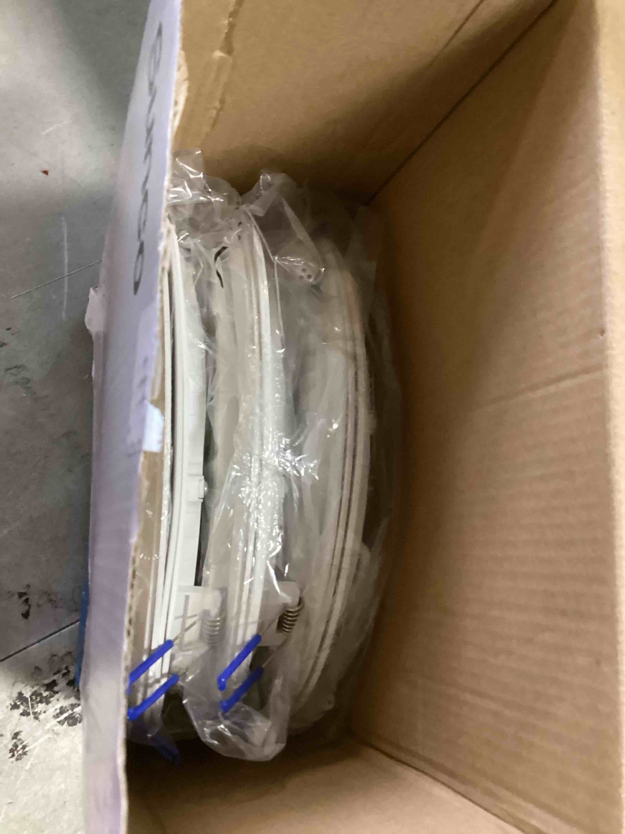https://s3.amazonaws.com/lotting-images-prod/bidfta/PNK2139187_1742495248091.jpeg