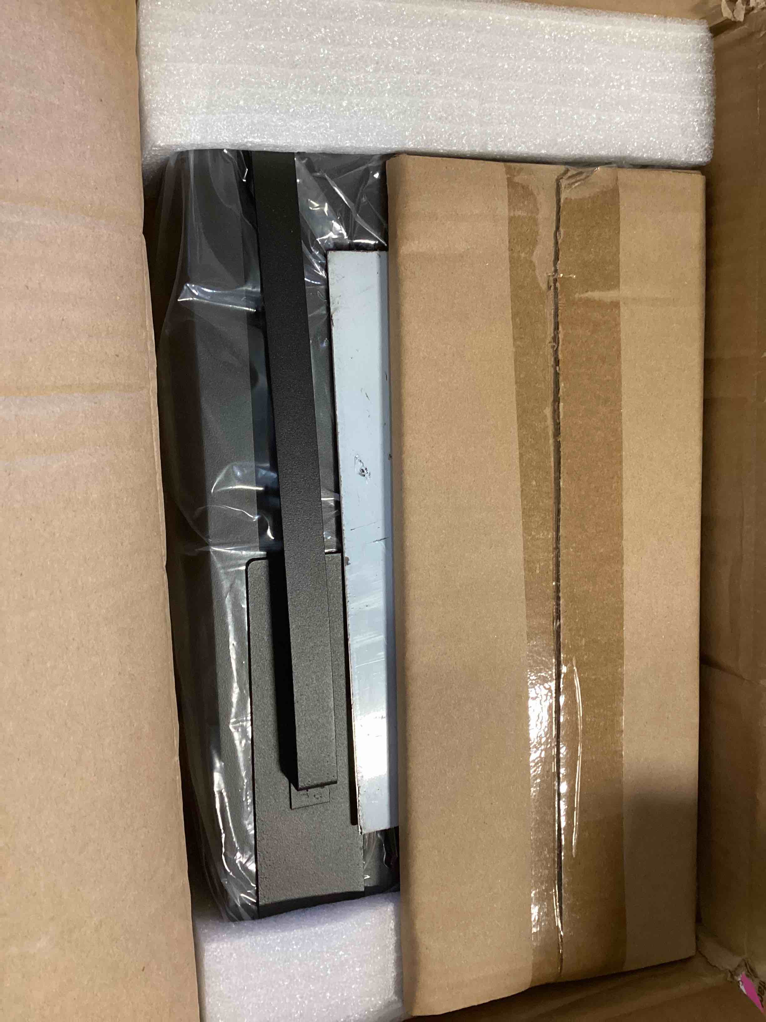 https://s3.amazonaws.com/lotting-images-prod/bidfta/PNK2139507_1742834811915.jpeg