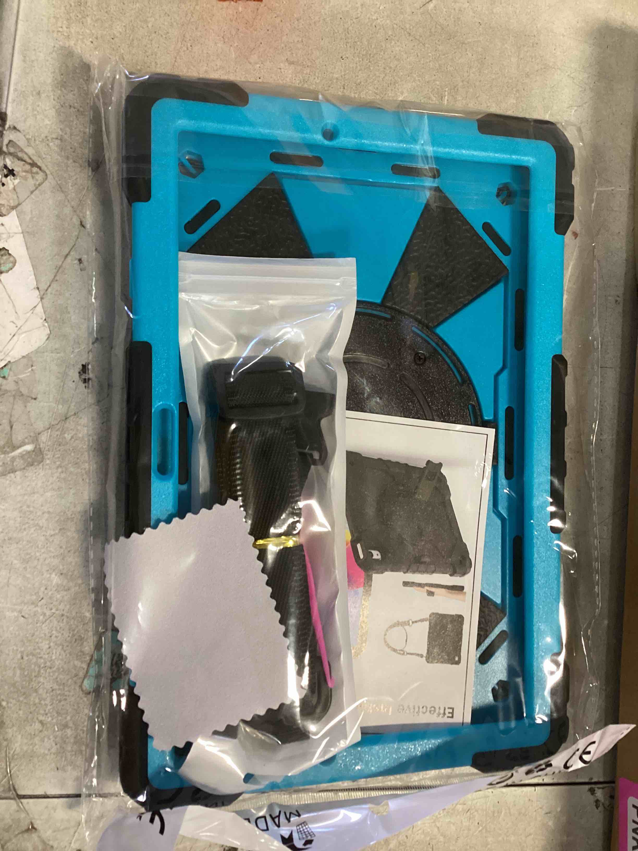 https://s3.amazonaws.com/lotting-images-prod/bidfta/PNK2139560_1742838728072.jpeg