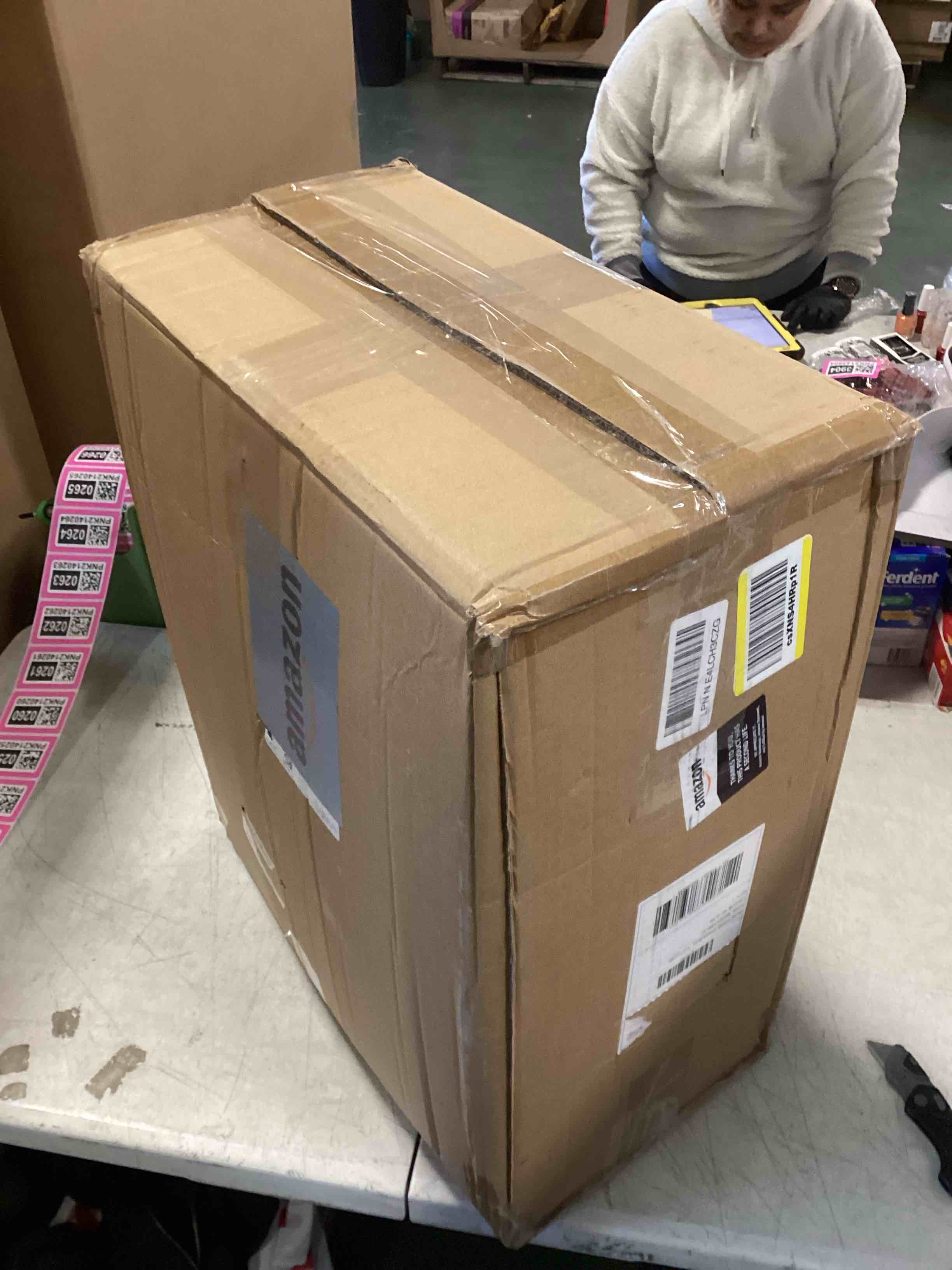 https://s3.amazonaws.com/lotting-images-prod/bidfta/PNK2140247_1740061972549.jpeg