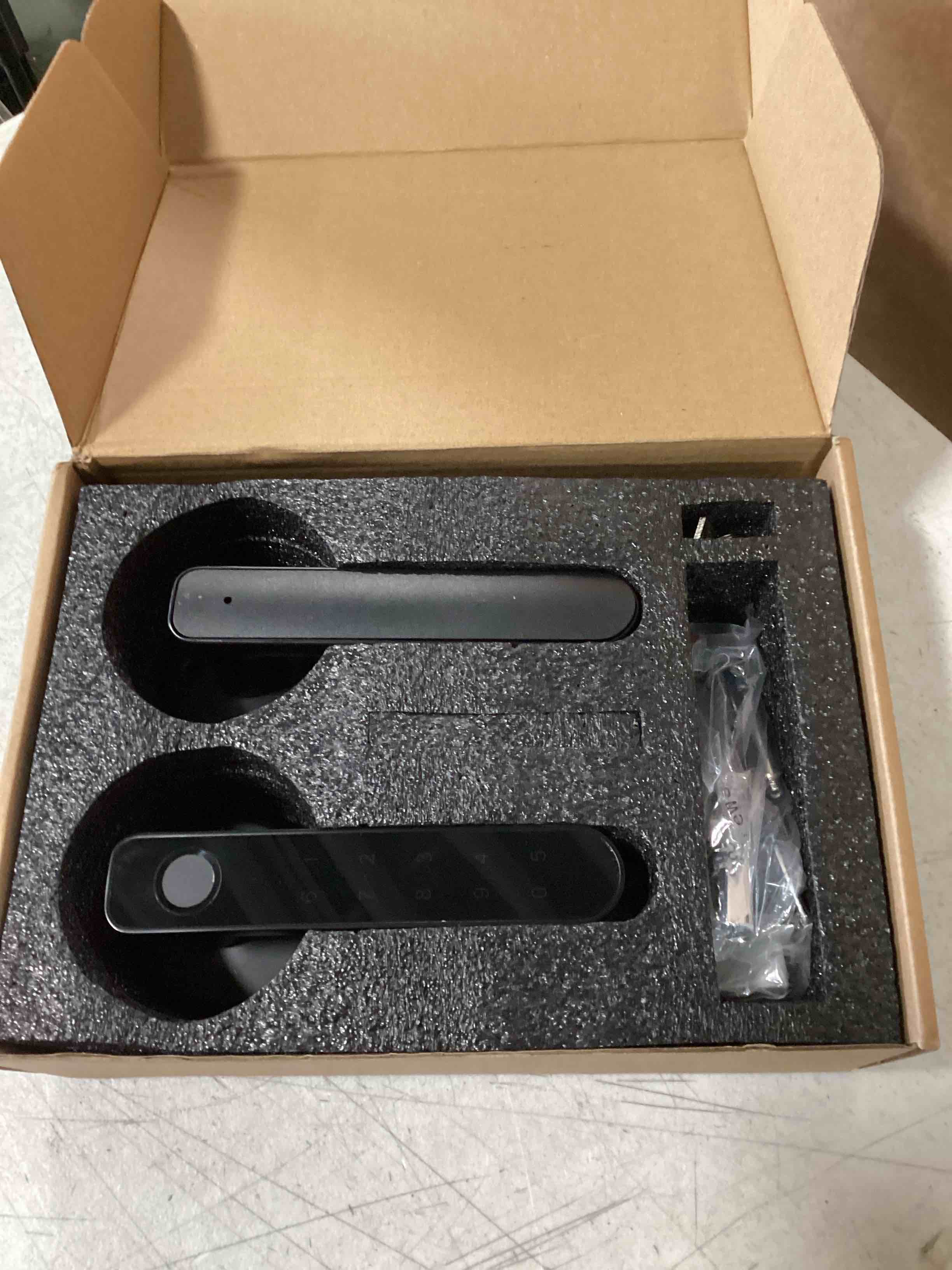 https://s3.amazonaws.com/lotting-images-prod/bidfta/PNK2142645_1743686475177.jpeg