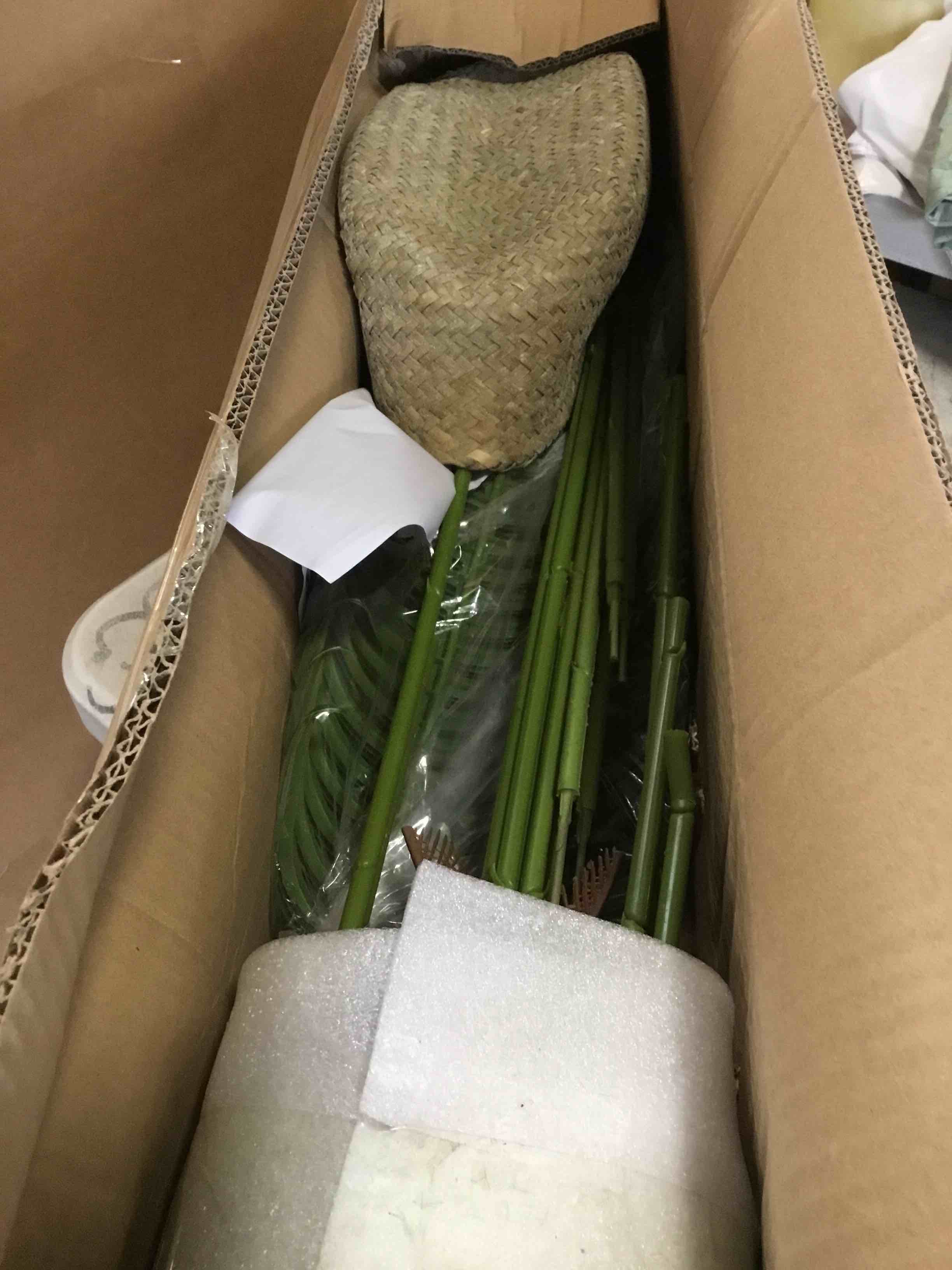 https://s3.amazonaws.com/lotting-images-prod/bidfta/PNK2143648_1739896105315.jpeg