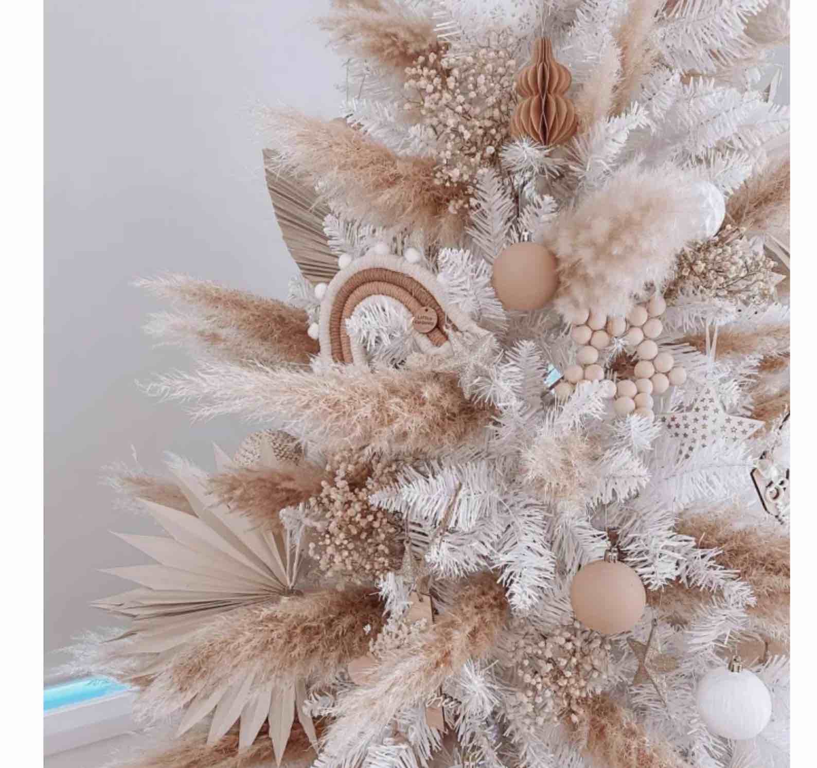 6FT The Pampas Grass Christmas Tree Trend Embracing Nature's Elegance
