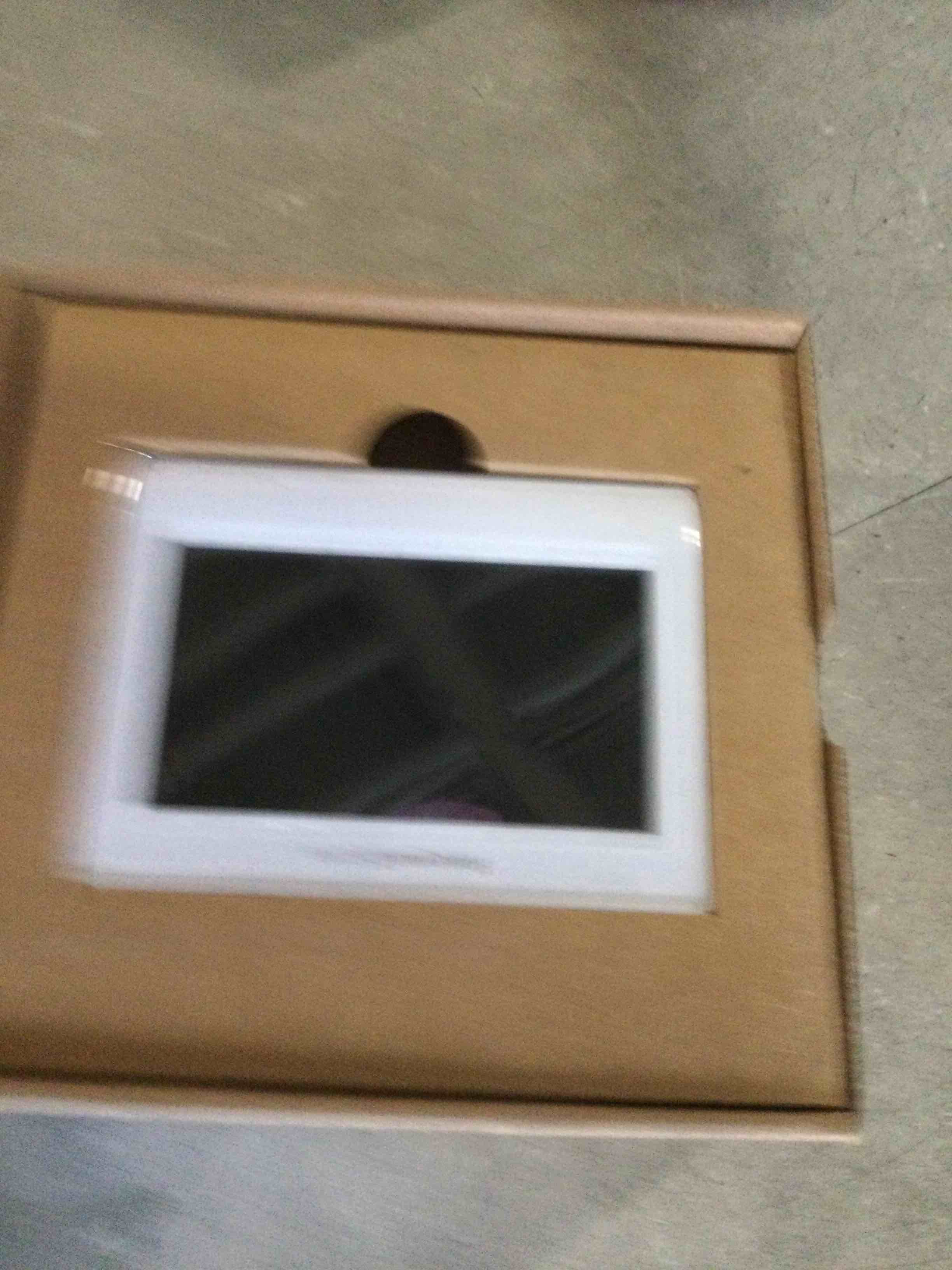https://s3.amazonaws.com/lotting-images-prod/bidfta/PNK2146085_1739885824721.jpeg