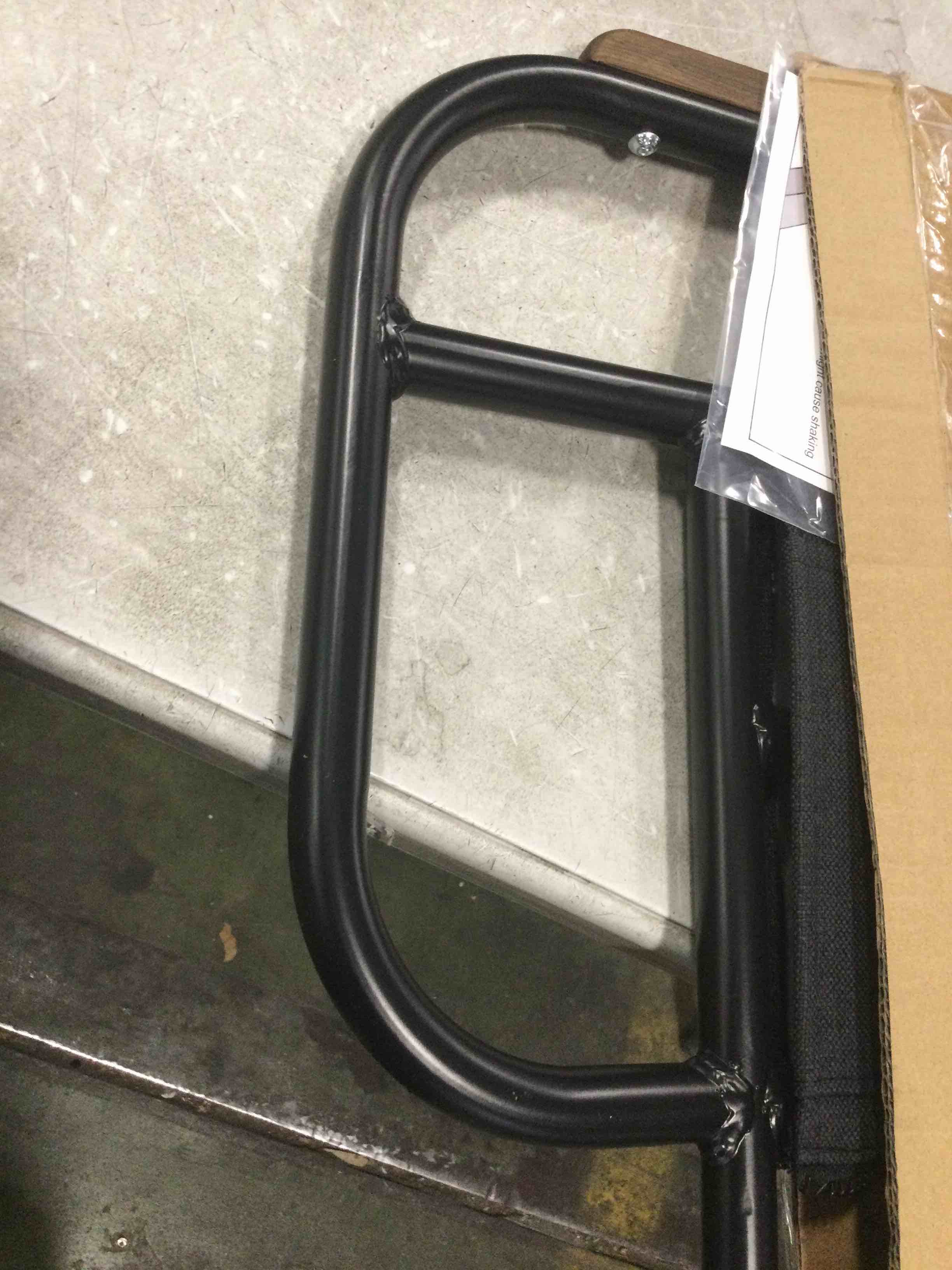 https://s3.amazonaws.com/lotting-images-prod/bidfta/PNK2146945_1740148946033.jpeg