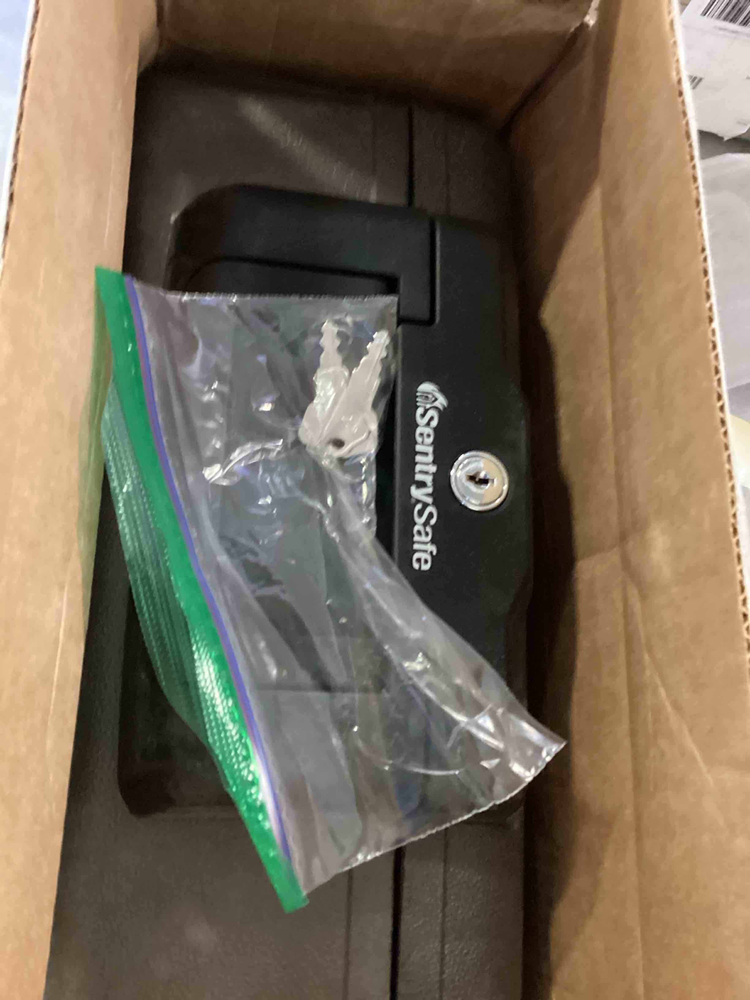 https://s3.amazonaws.com/lotting-images-prod/bidfta/PNK2147176_1740507433761.jpeg