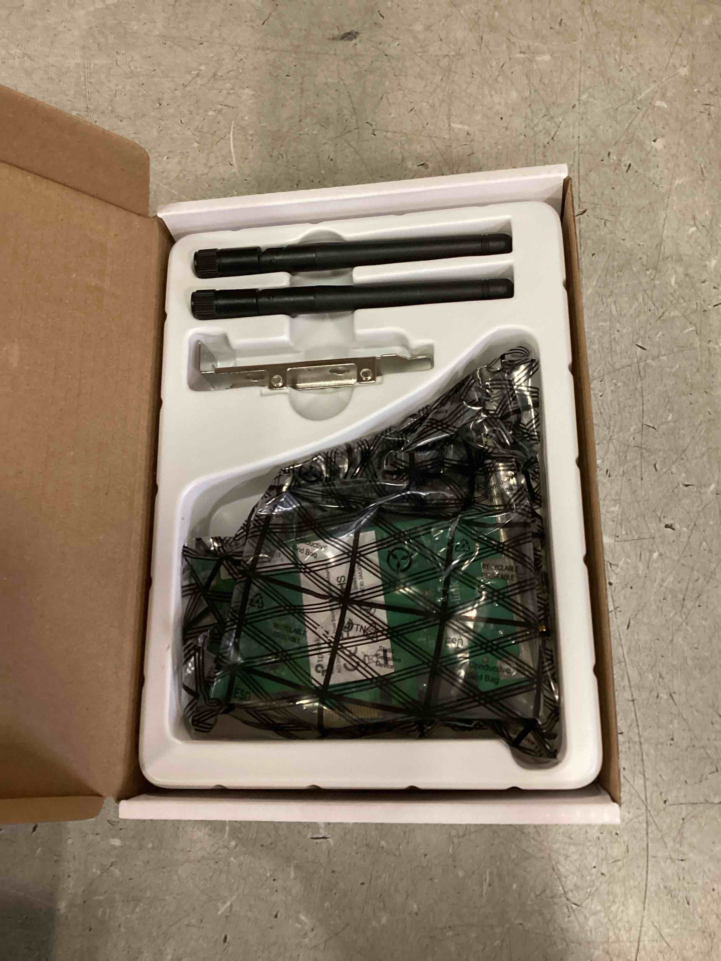 https://s3.amazonaws.com/lotting-images-prod/bidfta/PNK2147611_1741095841946.jpeg