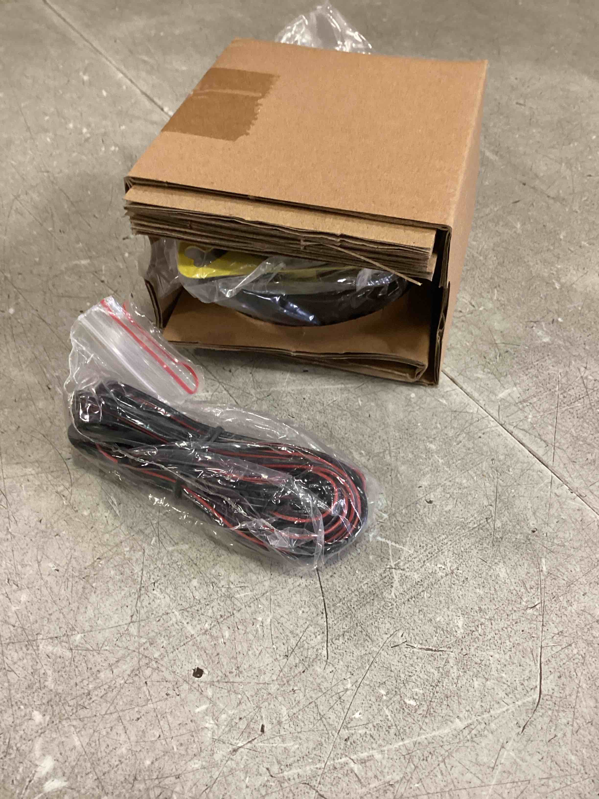 https://s3.amazonaws.com/lotting-images-prod/bidfta/PNK2147618_1741096601079.jpeg